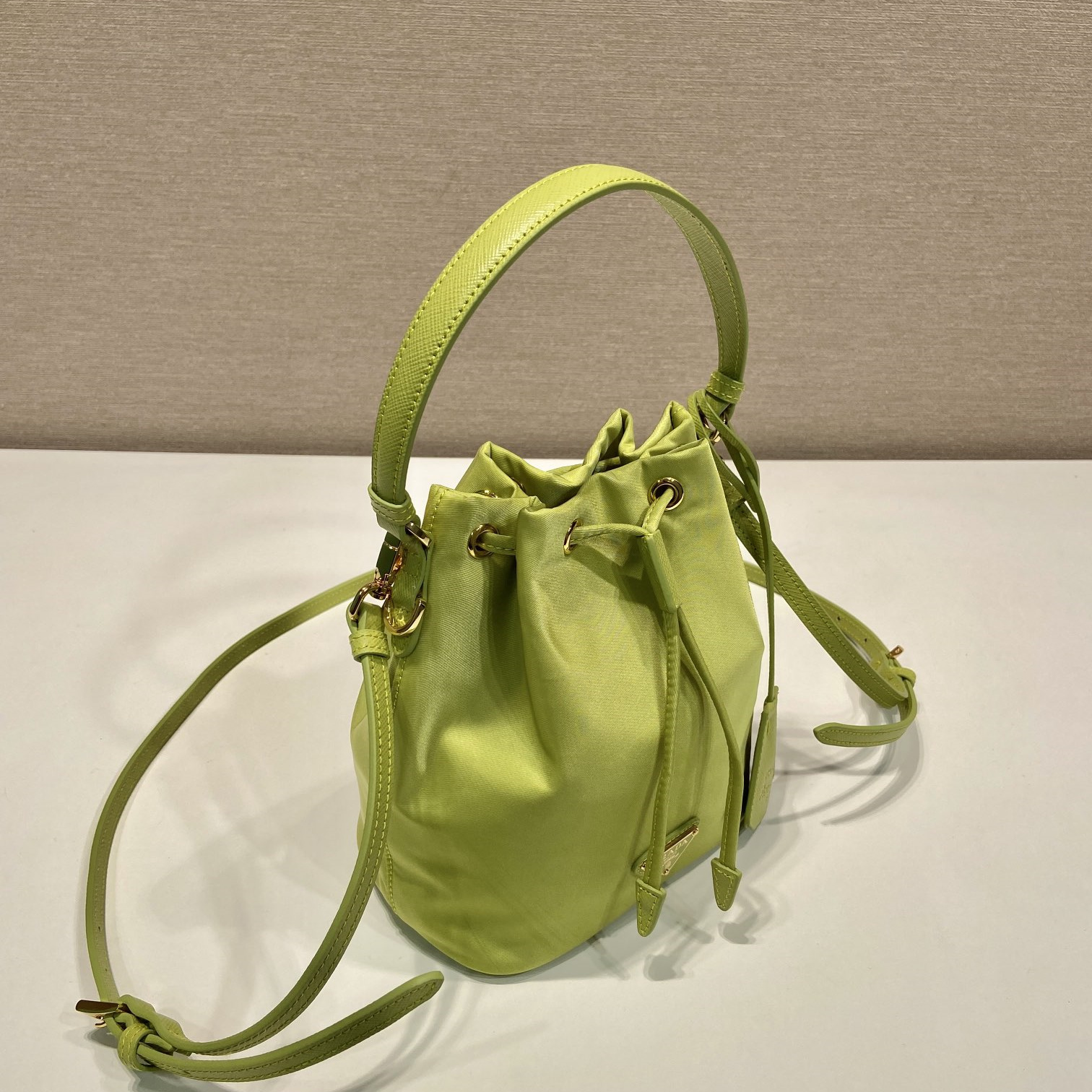 高仿Prada*Re-Nylon系列1NS369尼龍水桶包綠色mini純原版本