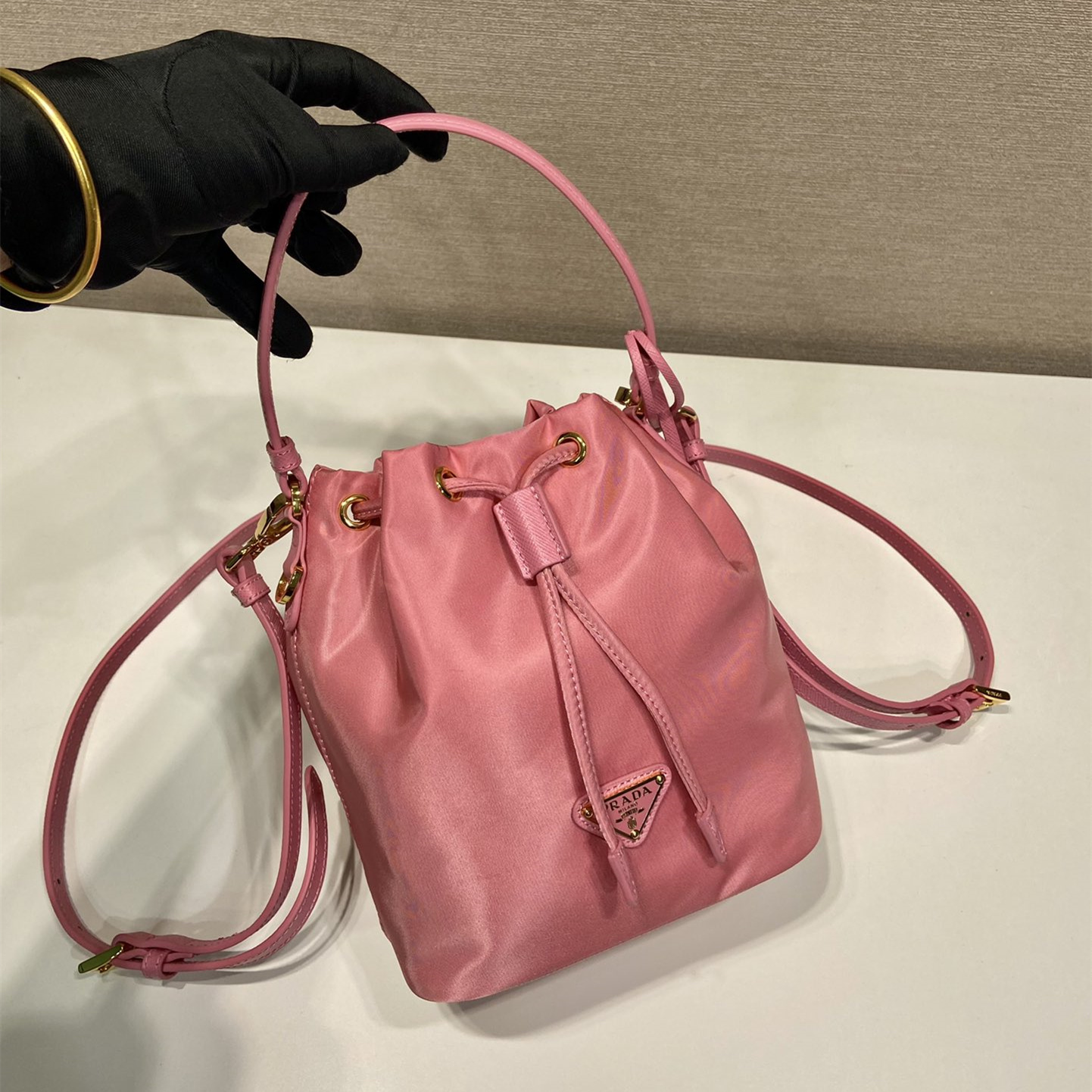 高仿Prada*Re-Nylon系列1BE067尼龍水桶包粉色mini純原版本