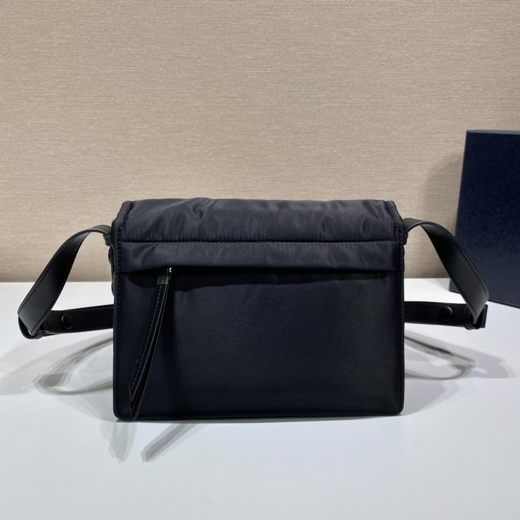 高仿Prada*Re-Nylon系列1BD313尼龍郵差包黑色小號純原版本