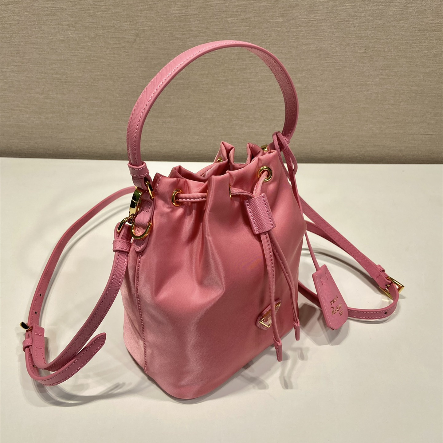 高仿Prada*Re-Nylon系列1BE067尼龍水桶包粉色mini純原版本
