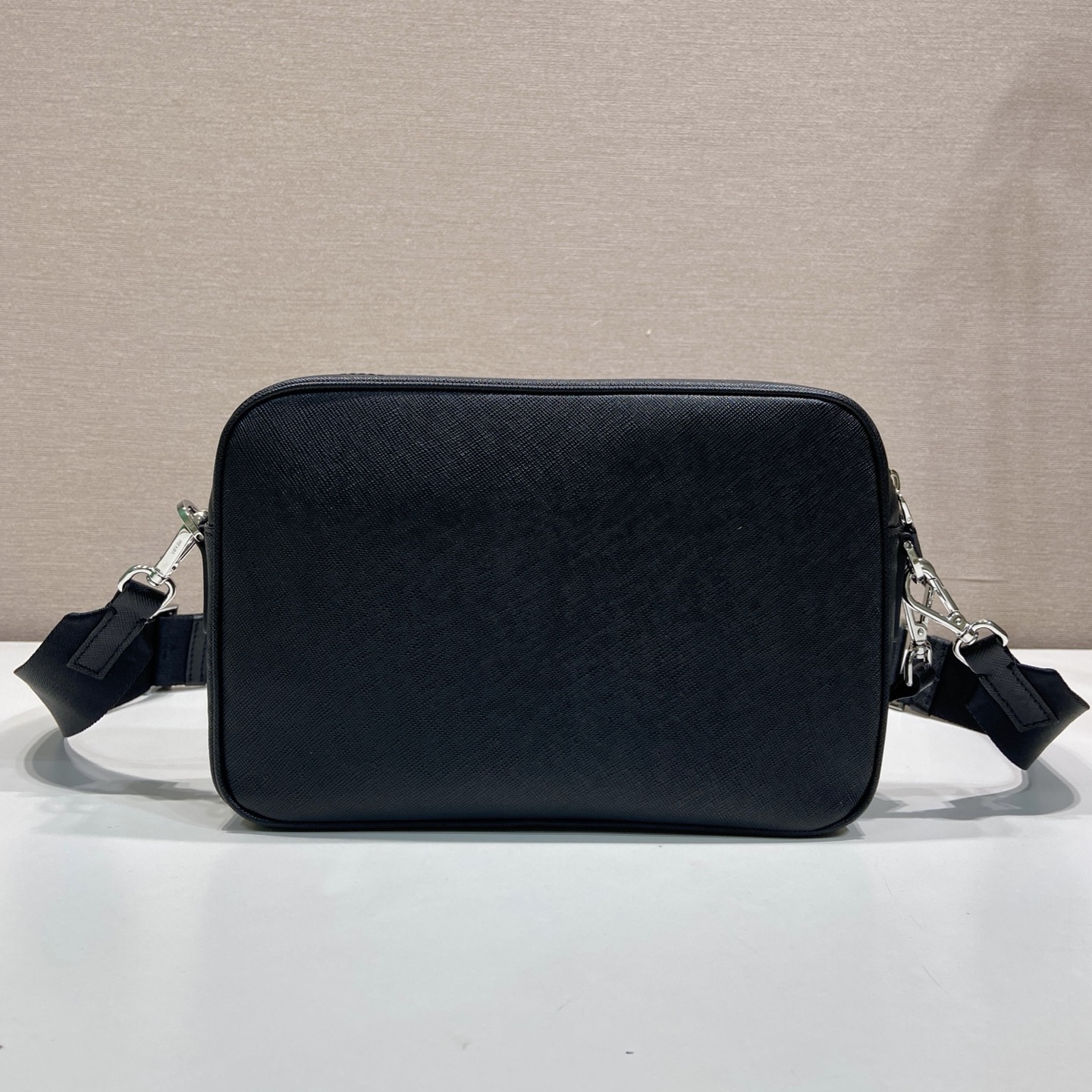 高仿Prada*Saffiano系列2VH210牛皮男士斜挎包黑色純原版本