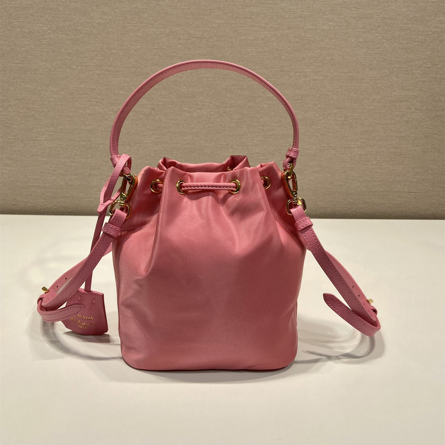 高仿Prada*Re-Nylon系列1BE067尼龍水桶包粉色mini純原版本
