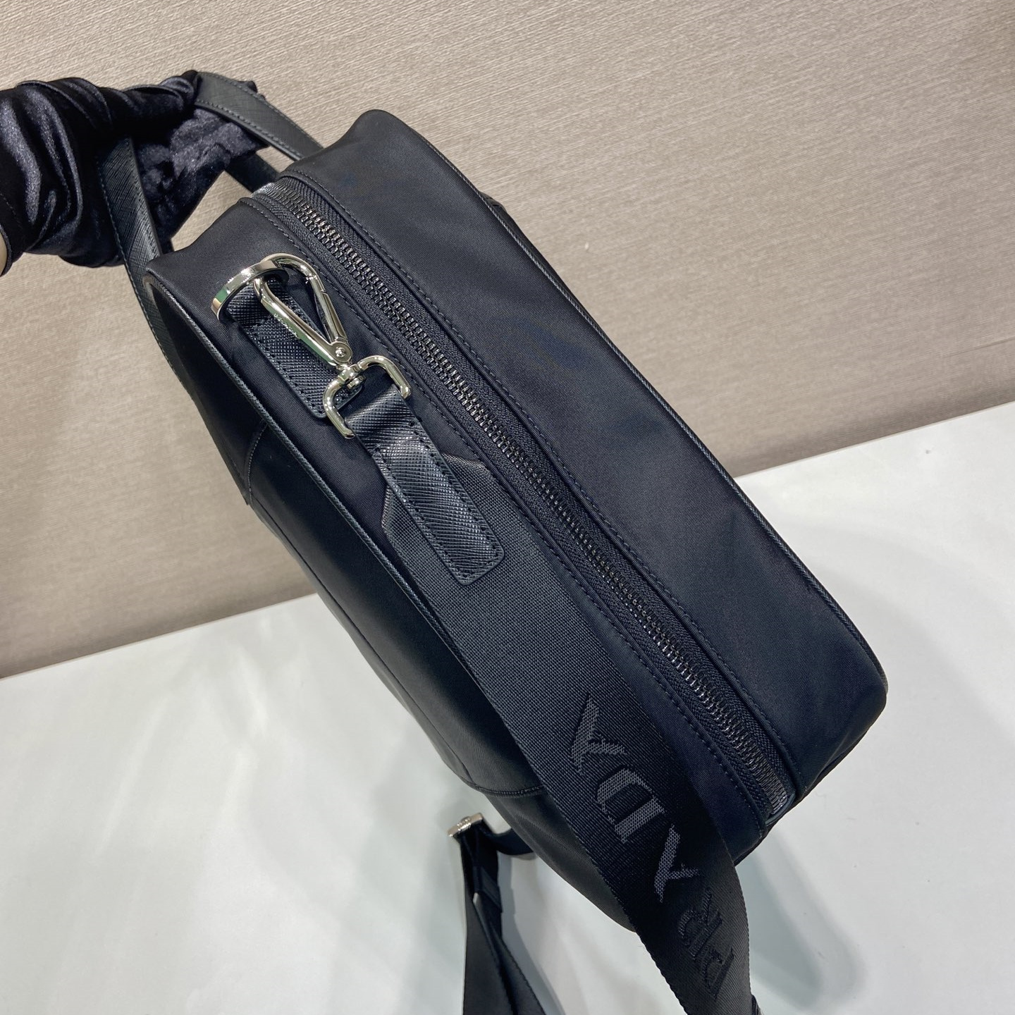 高仿Prada*Re-Nylon系列2VE029尼龍男士公文包黑色純原版本