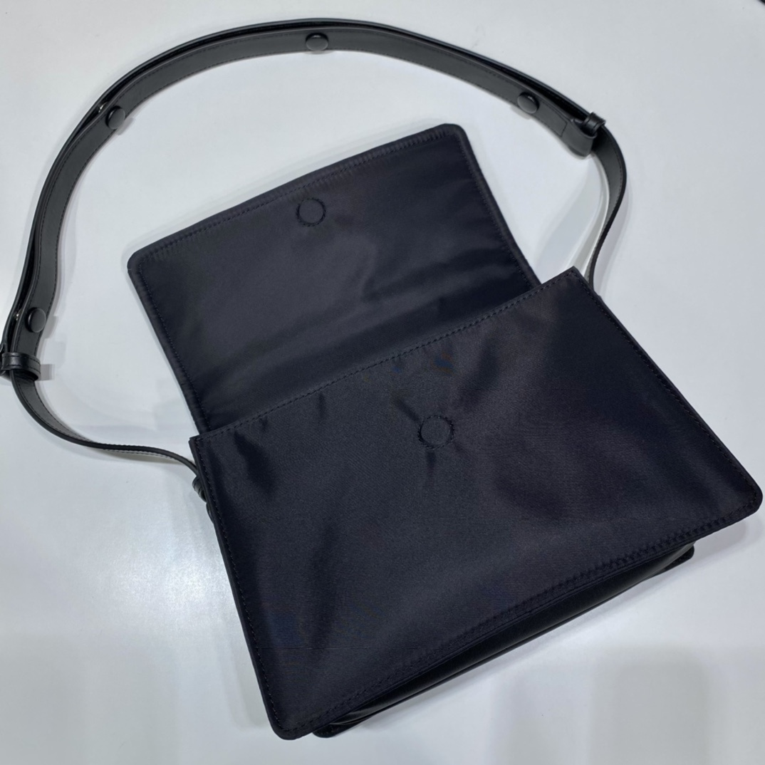 高仿Prada*Re-Nylon系列1BD313尼龍郵差包黑色小號純原版本