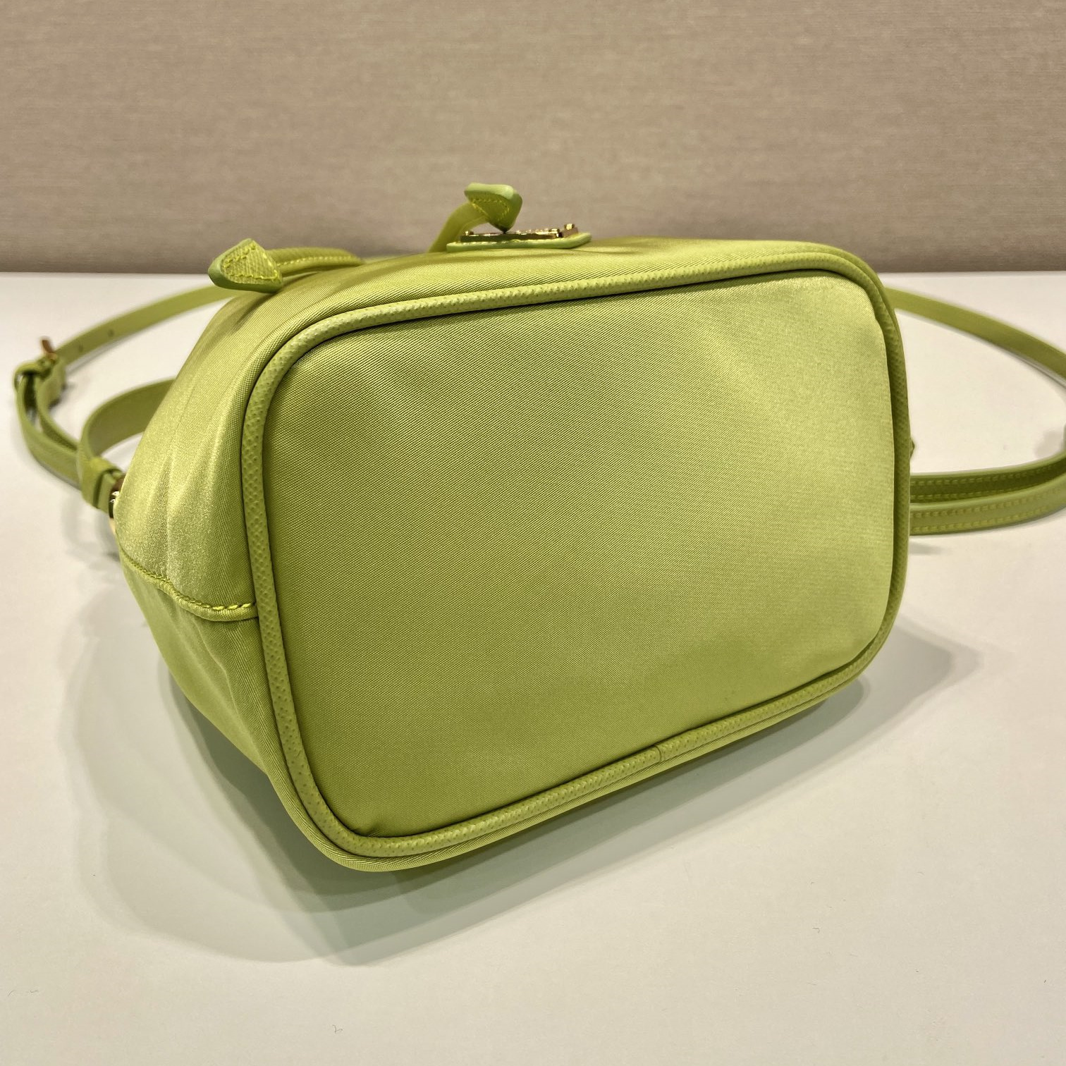 高仿Prada*Re-Nylon系列1NS369尼龍水桶包綠色mini純原版本