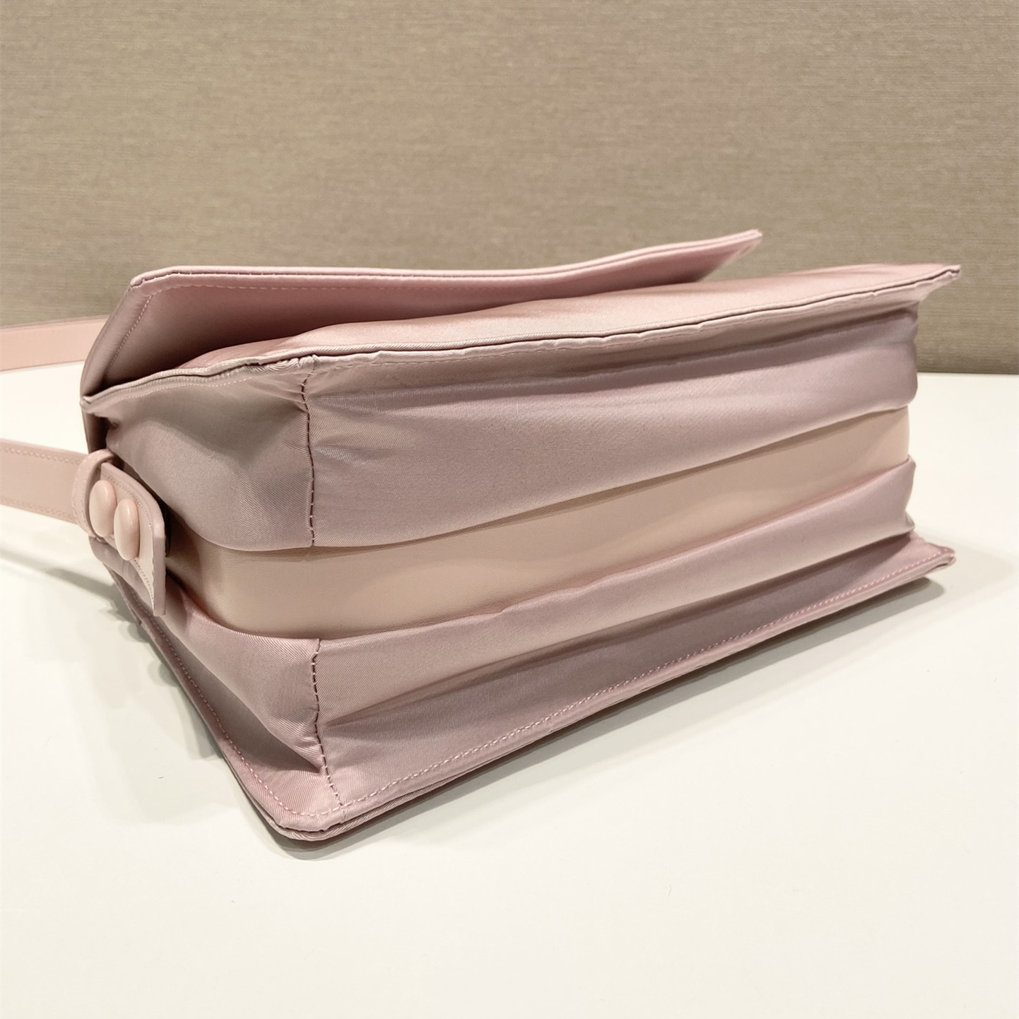 高仿Prada*Re-Nylon系列1BD313尼龍郵差包粉色小號純原版本