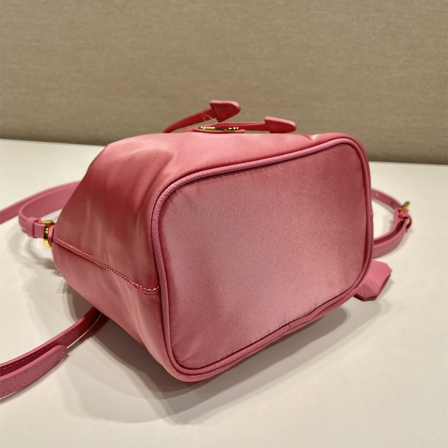 高仿Prada*Re-Nylon系列1BE067尼龍水桶包粉色mini純原版本