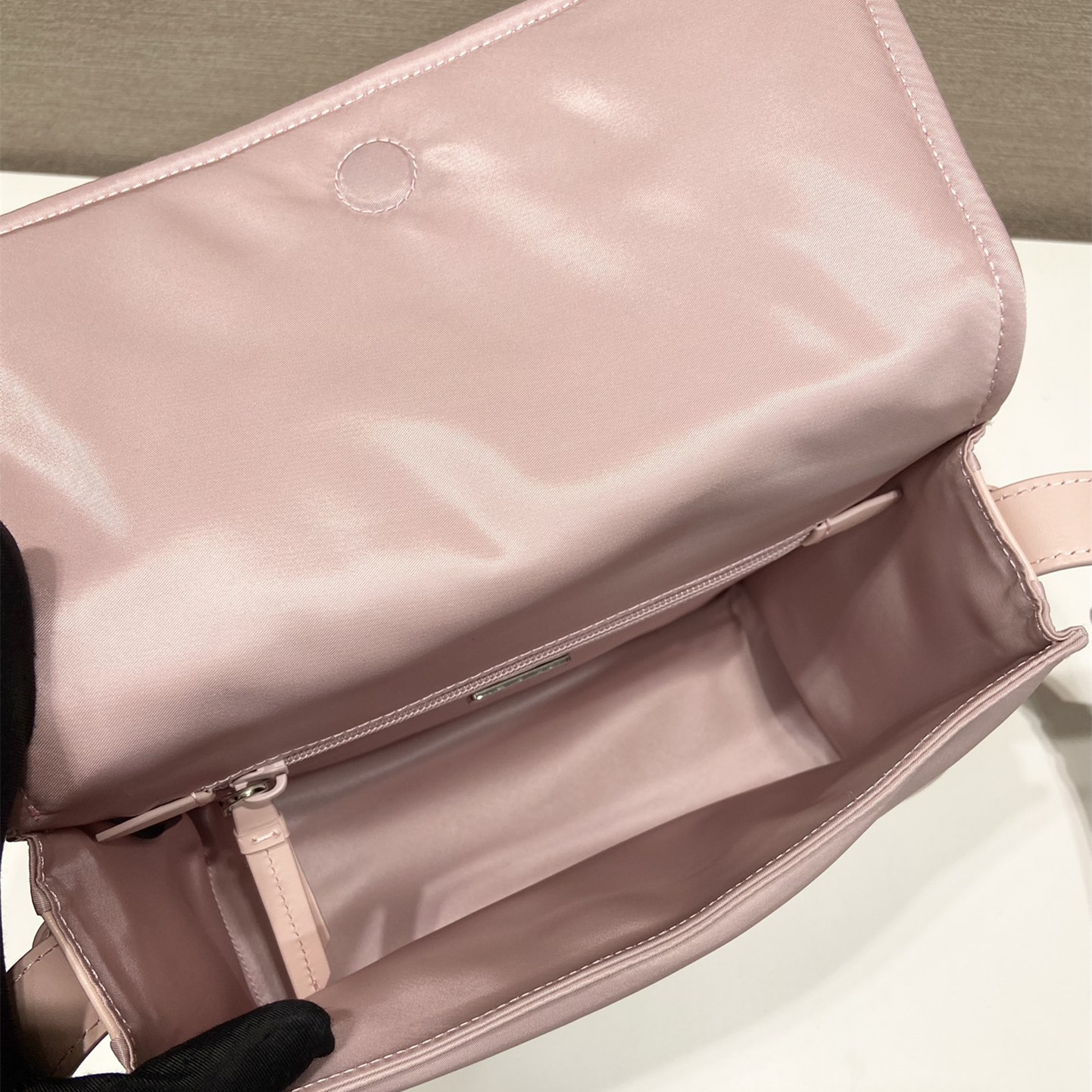 高仿Prada*Re-Nylon系列1BD313尼龍郵差包粉色小號純原版本