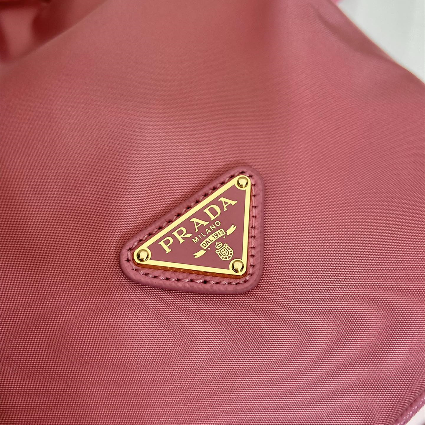 高仿Prada*Re-Nylon系列1BE067尼龍水桶包粉色mini純原版本