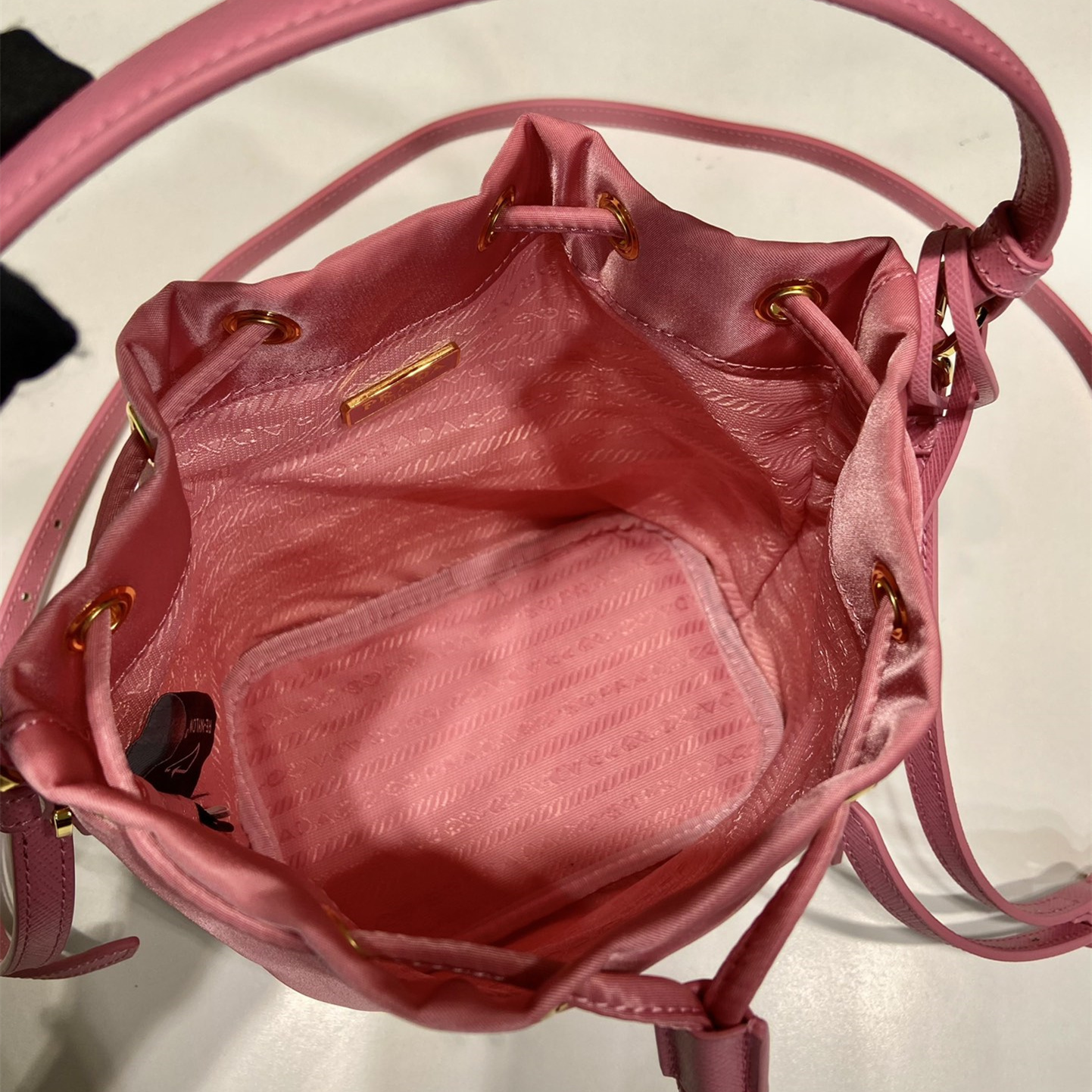 高仿Prada*Re-Nylon系列1BE067尼龍水桶包粉色mini純原版本