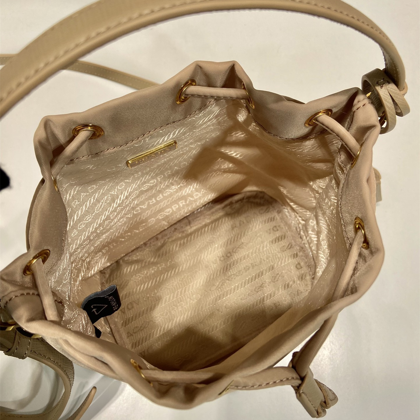 高仿Prada*Re-Nylon系列1BE067尼龍水桶包駝色mini純原版本