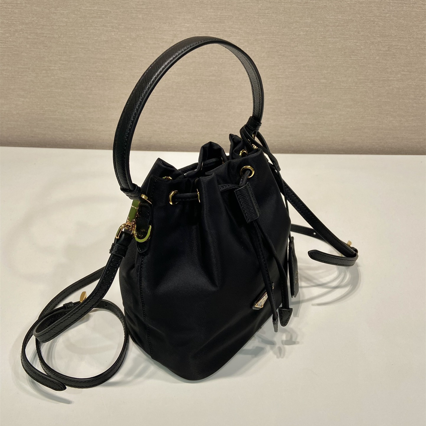 高仿Prada*Re-Nylon系列1BE067尼龍水桶包黑色mini純原版本