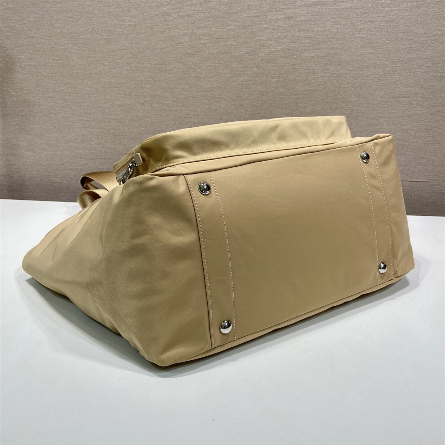 高仿Prada*Re-Nylon系列1BG102尼龍手提袋沙漠米色純原版本