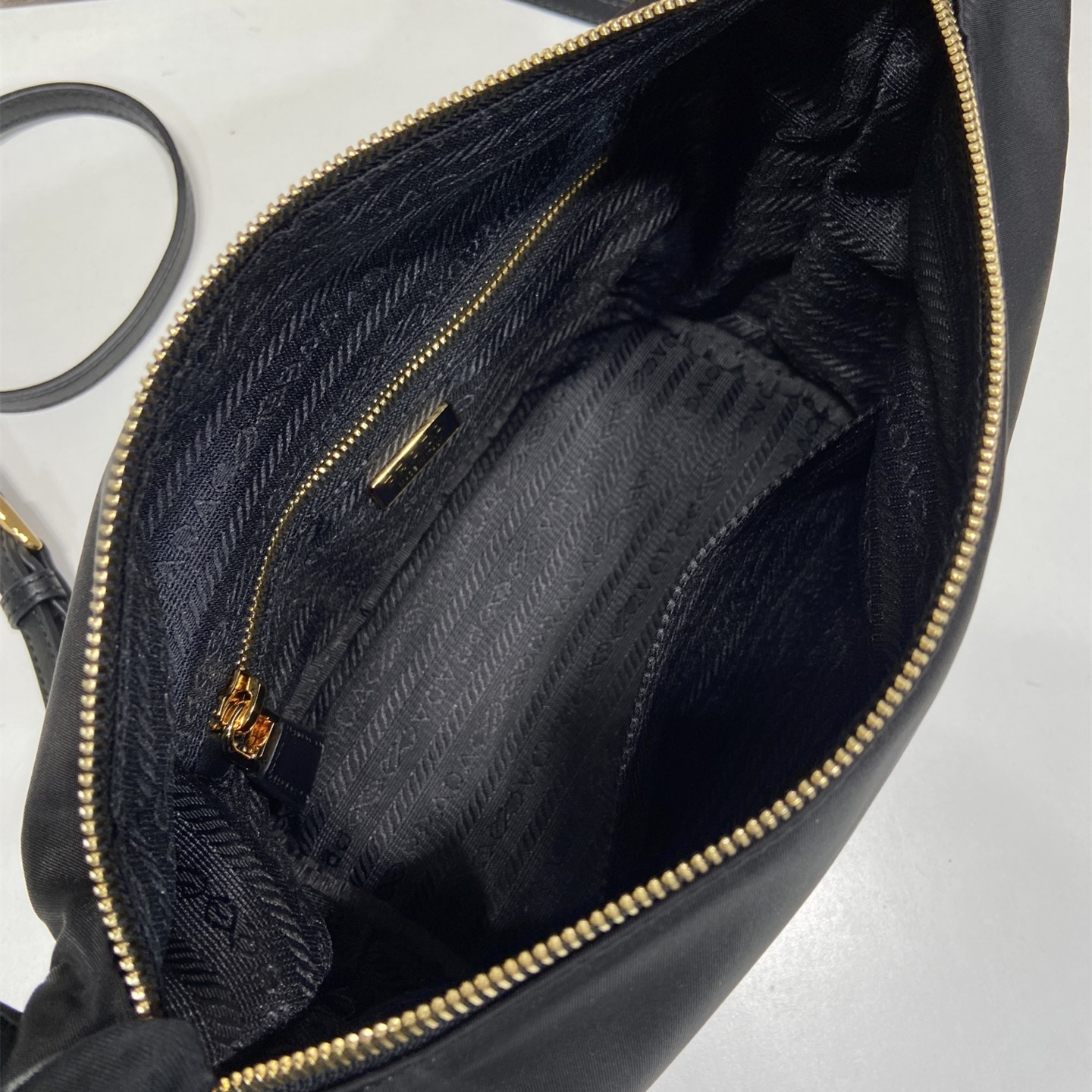 高仿Prada*Re-Nylon系列1BC302飯盒包酒黑色金扣mini純原版本