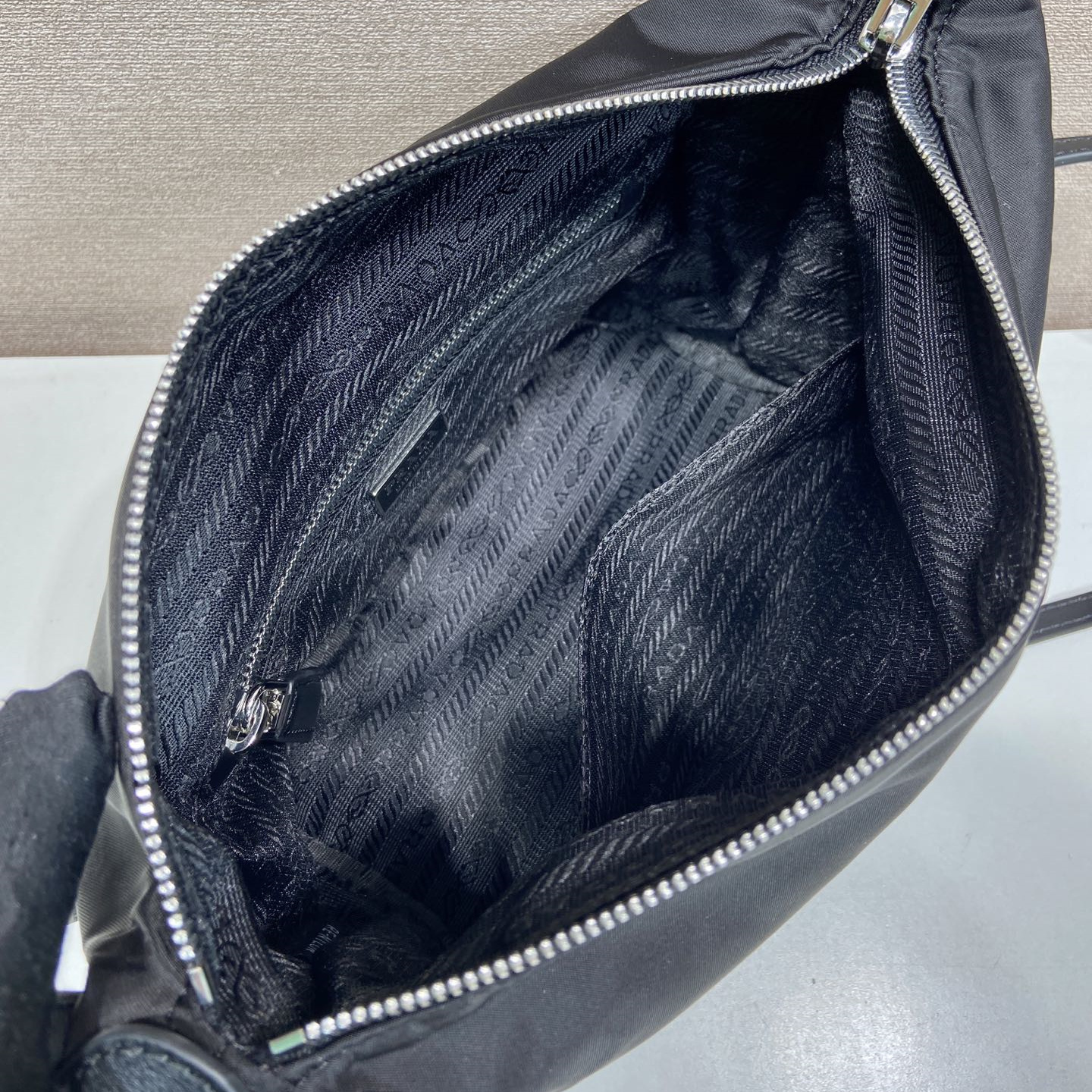 高仿Prada*Re-Nylon系列1BC302飯盒包酒黑色銀扣mini純原版本