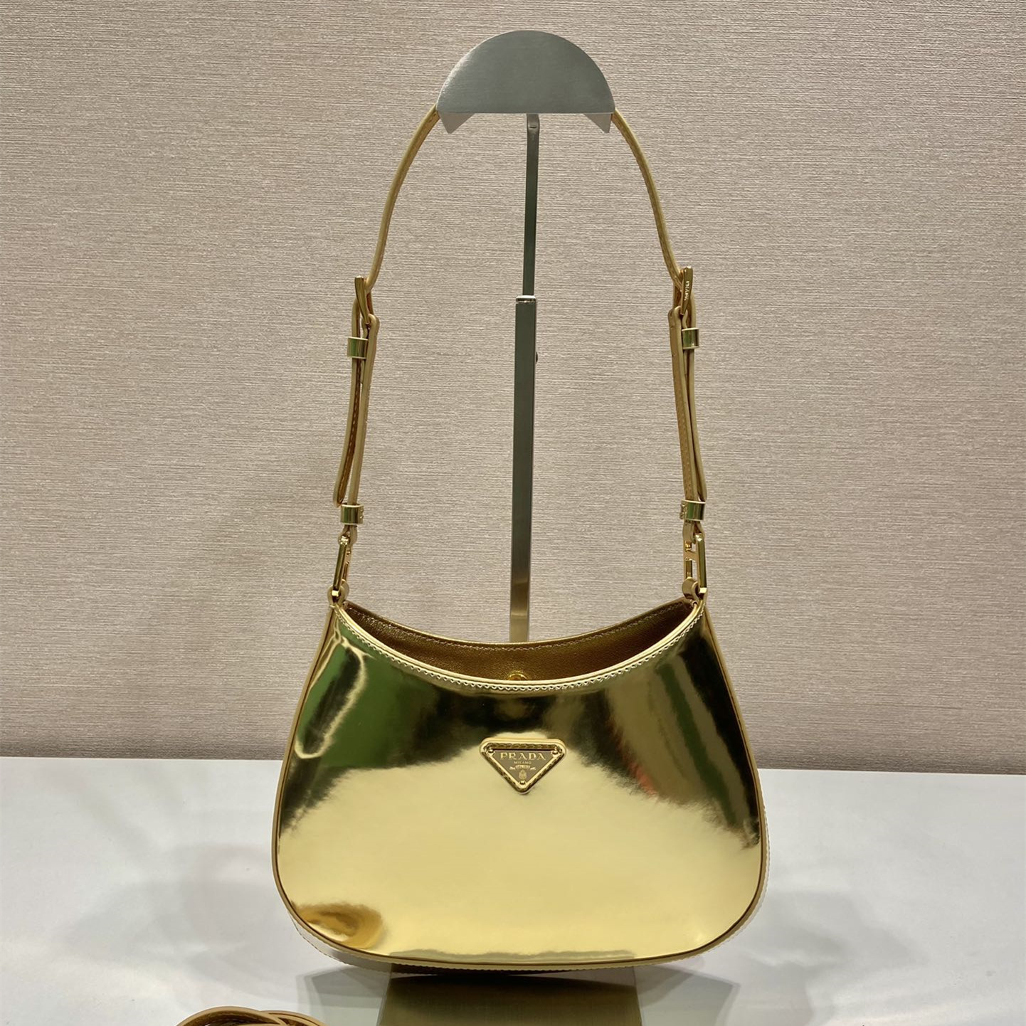 高仿Prada*Cleo系列1BC169亮面牛皮Hobo手提包鉑金色純原版本