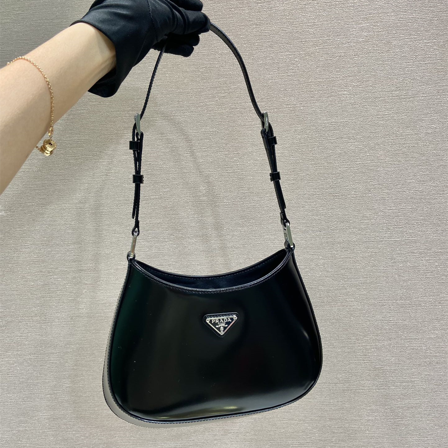 高仿Prada*Cleo系列1BD311亮面牛皮Hobo手提包黑色純原版本