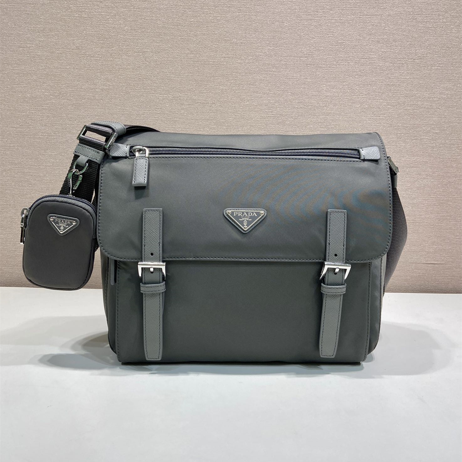 高仿Prada*Re-Nylon系列1BD953尼龍郵差包水銀灰純原版本