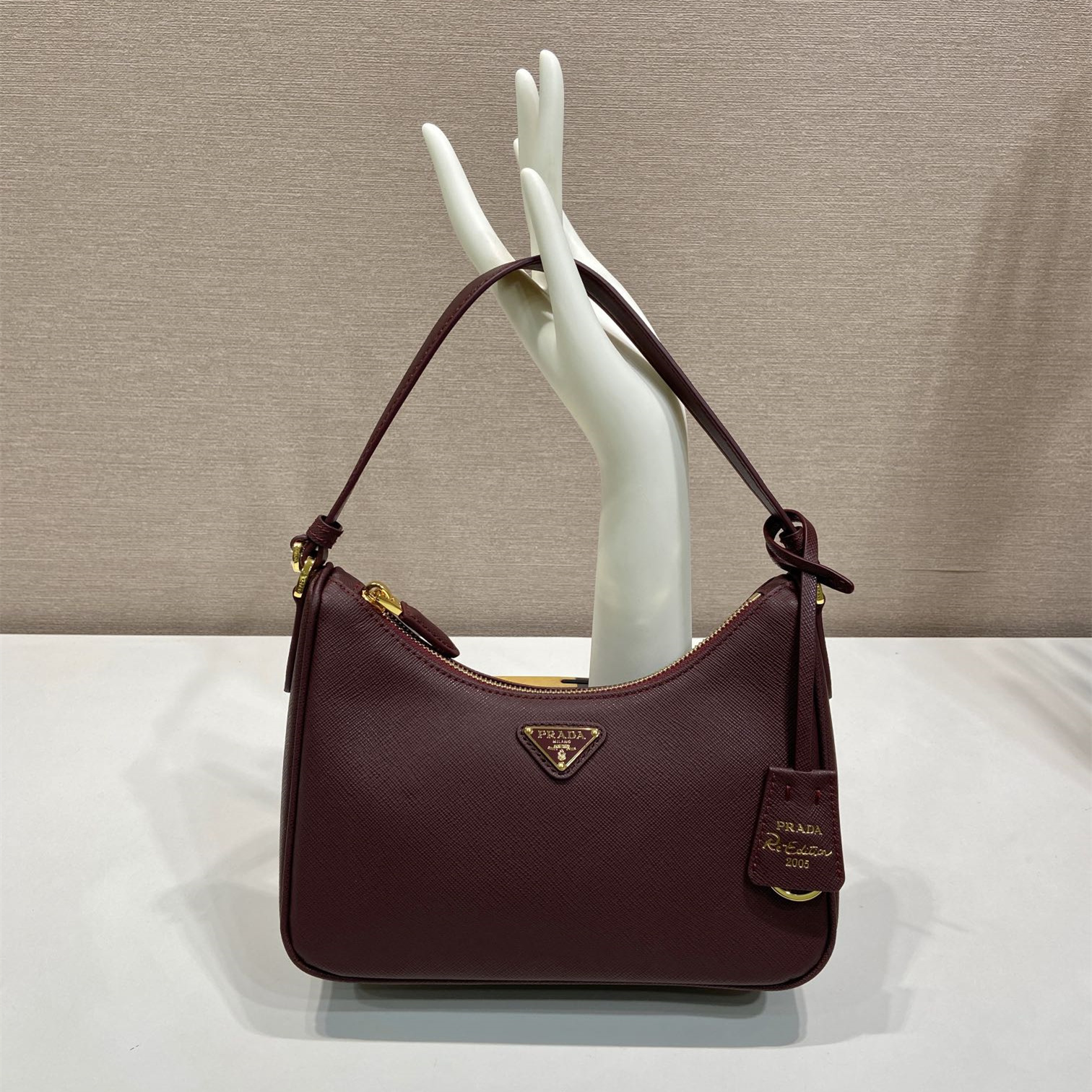 高仿Prada*Re-Edition2005系列1N204W牛皮腋下包酒紅色mini純原版本
