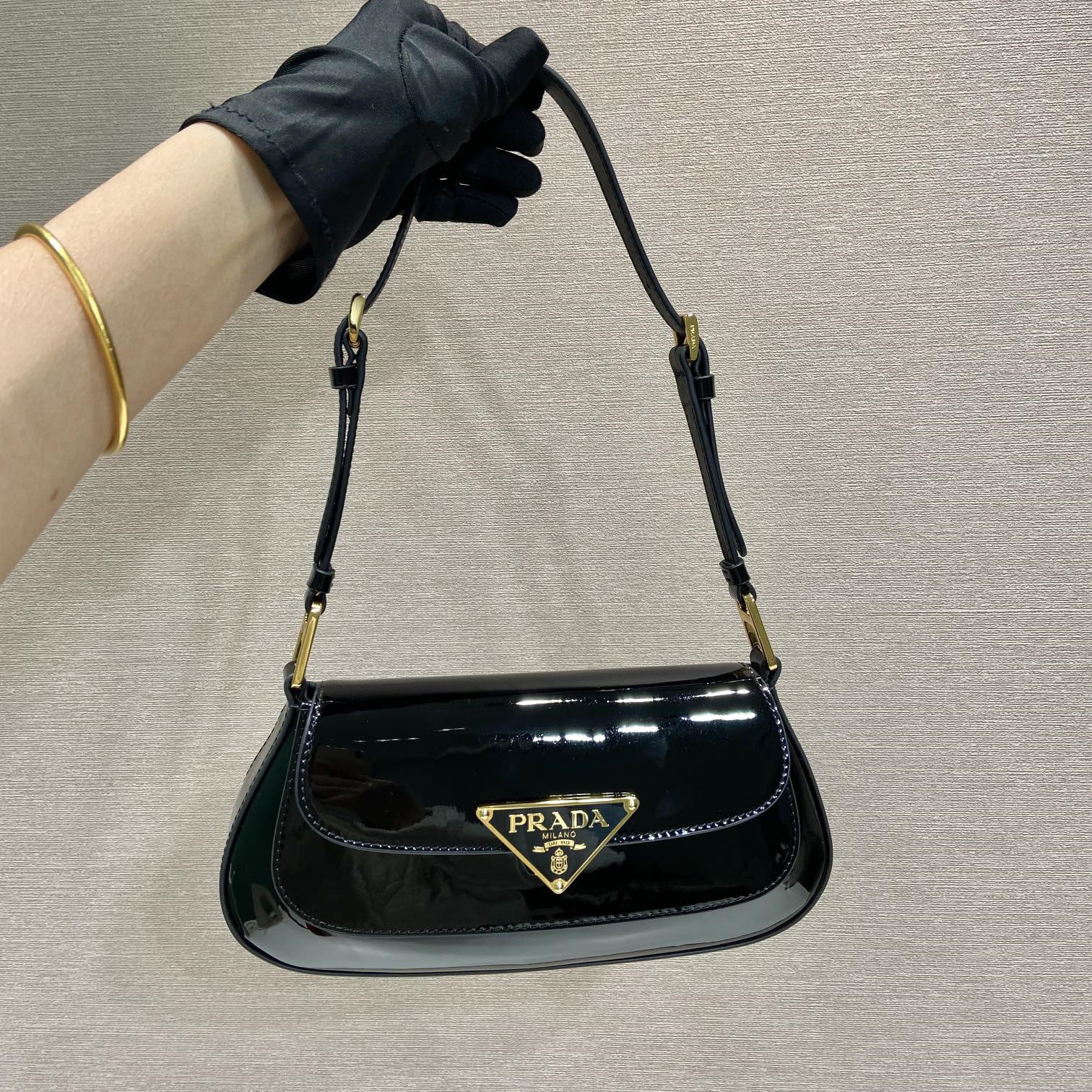 高仿Prada*1BD355徽標漆皮單肩包黑色純原版本