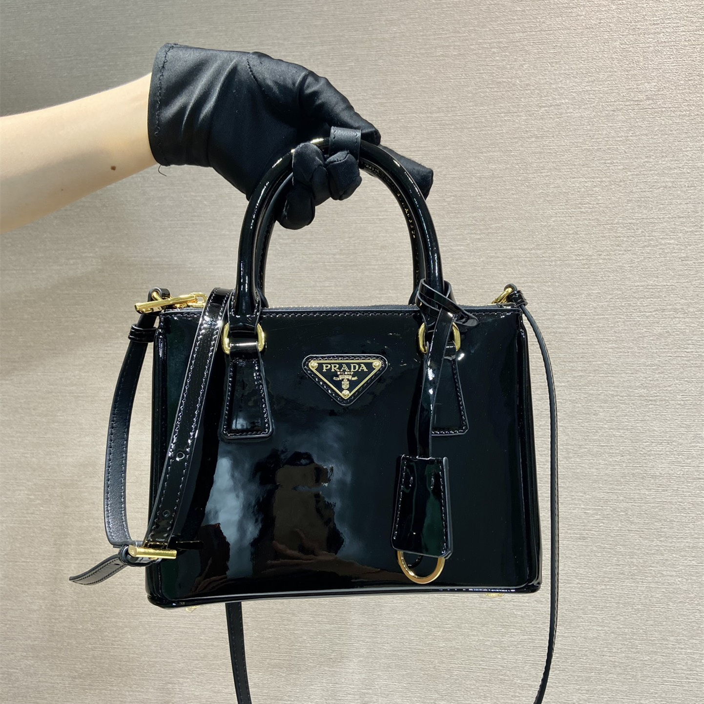 高仿Prada*Galleria系列1BA906漆皮單肩手提包黑色mini純原版本