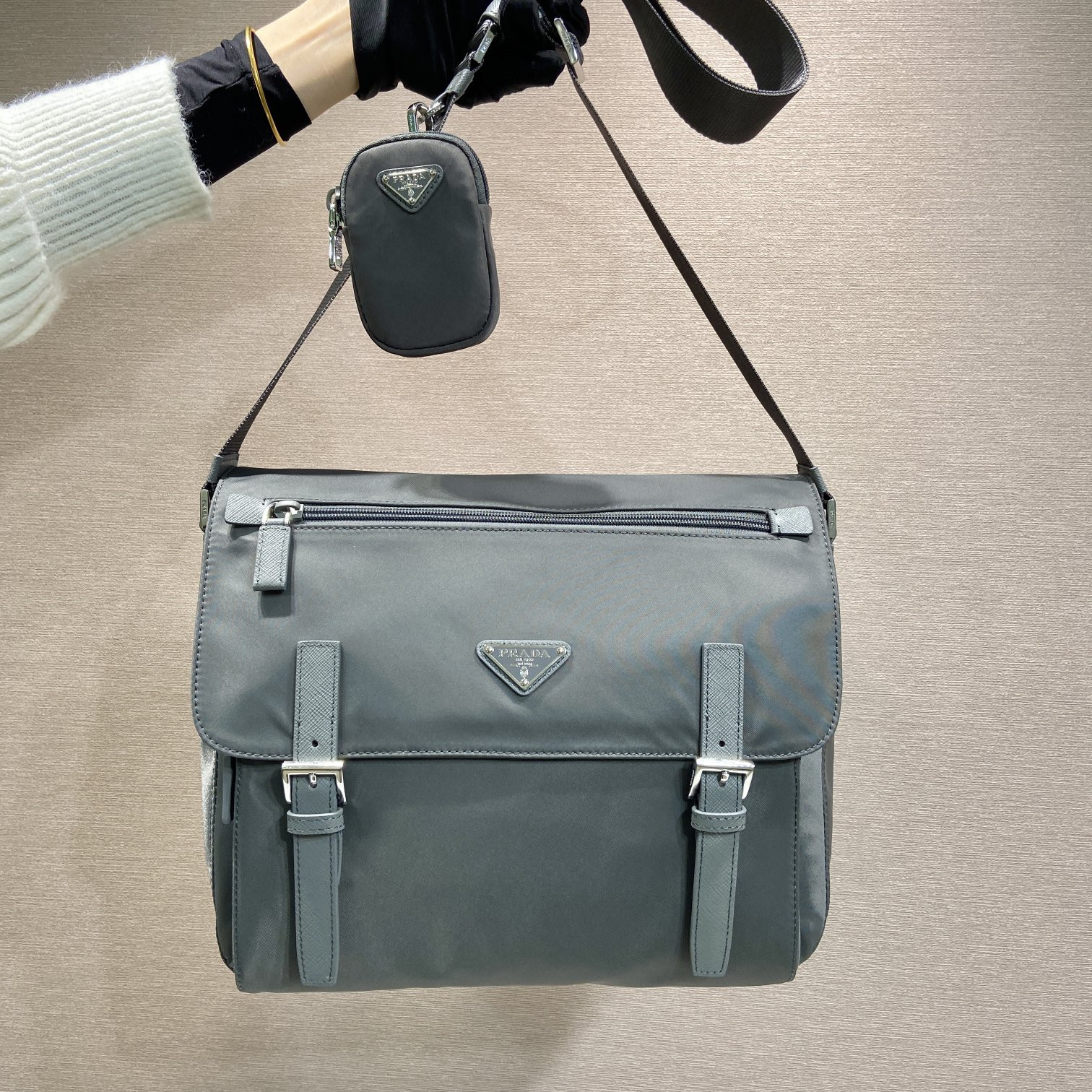 高仿Prada*Re-Nylon系列1BD953尼龍郵差包水銀灰純原版本