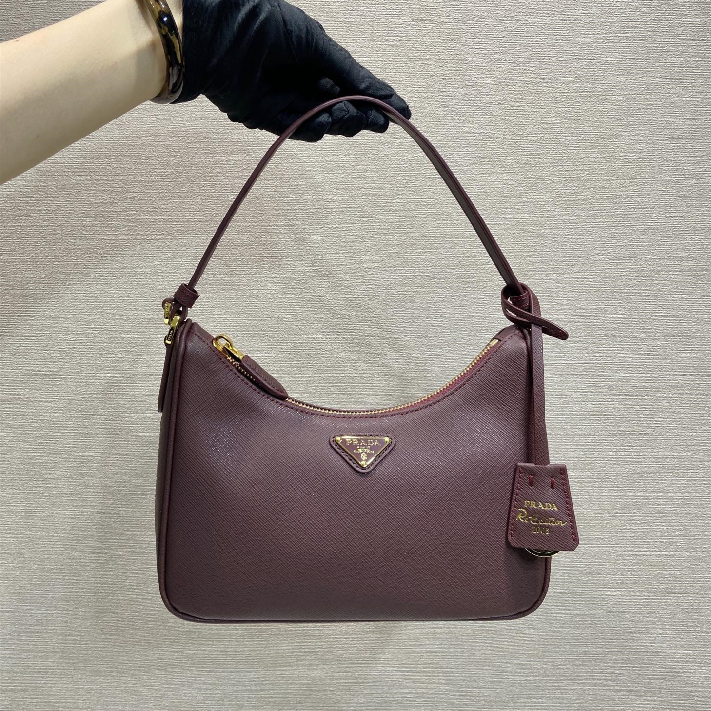 高仿Prada*Re-Edition2005系列1N204W牛皮腋下包酒紅色mini純原版本