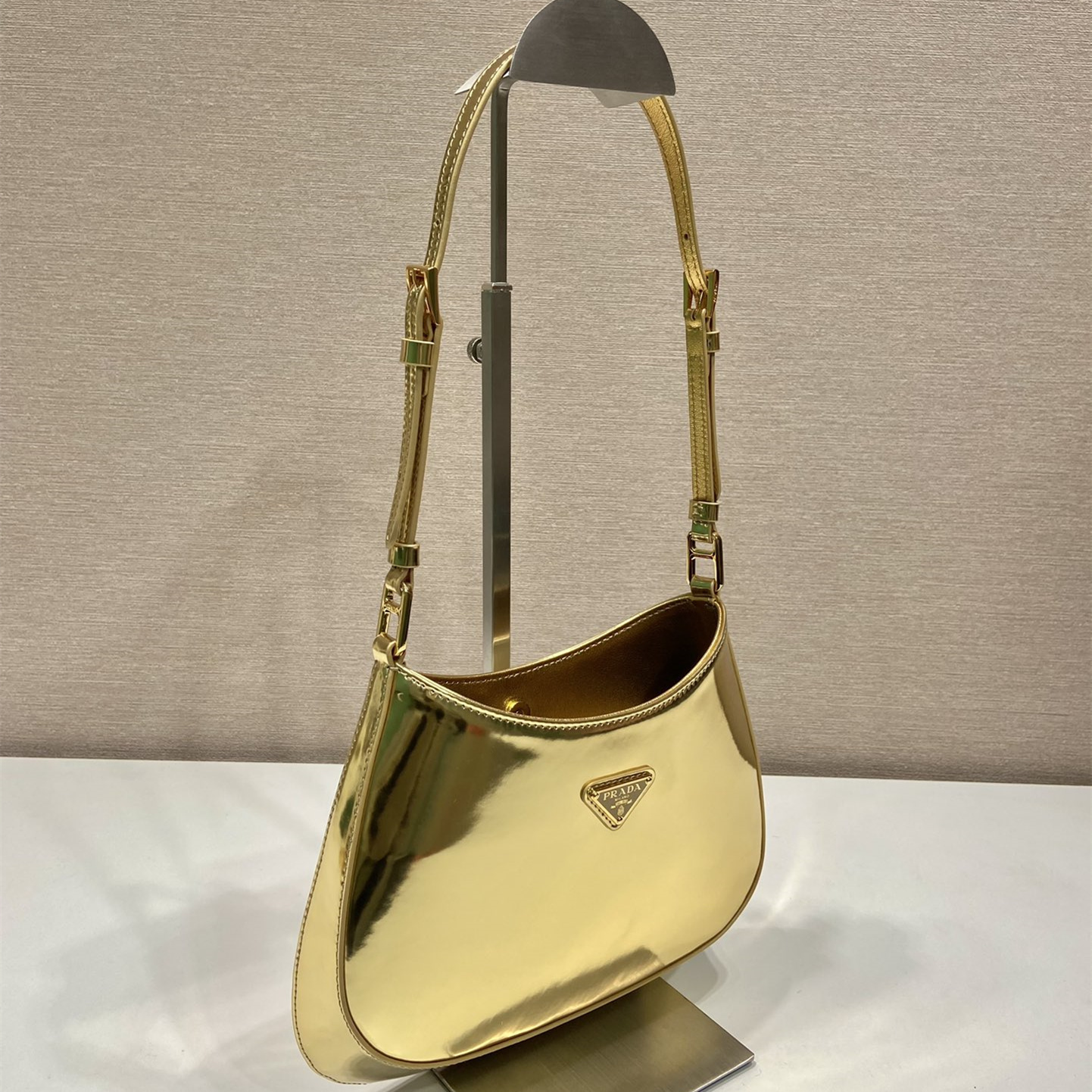 高仿Prada*Cleo系列1BC169亮面牛皮Hobo手提包鉑金色純原版本