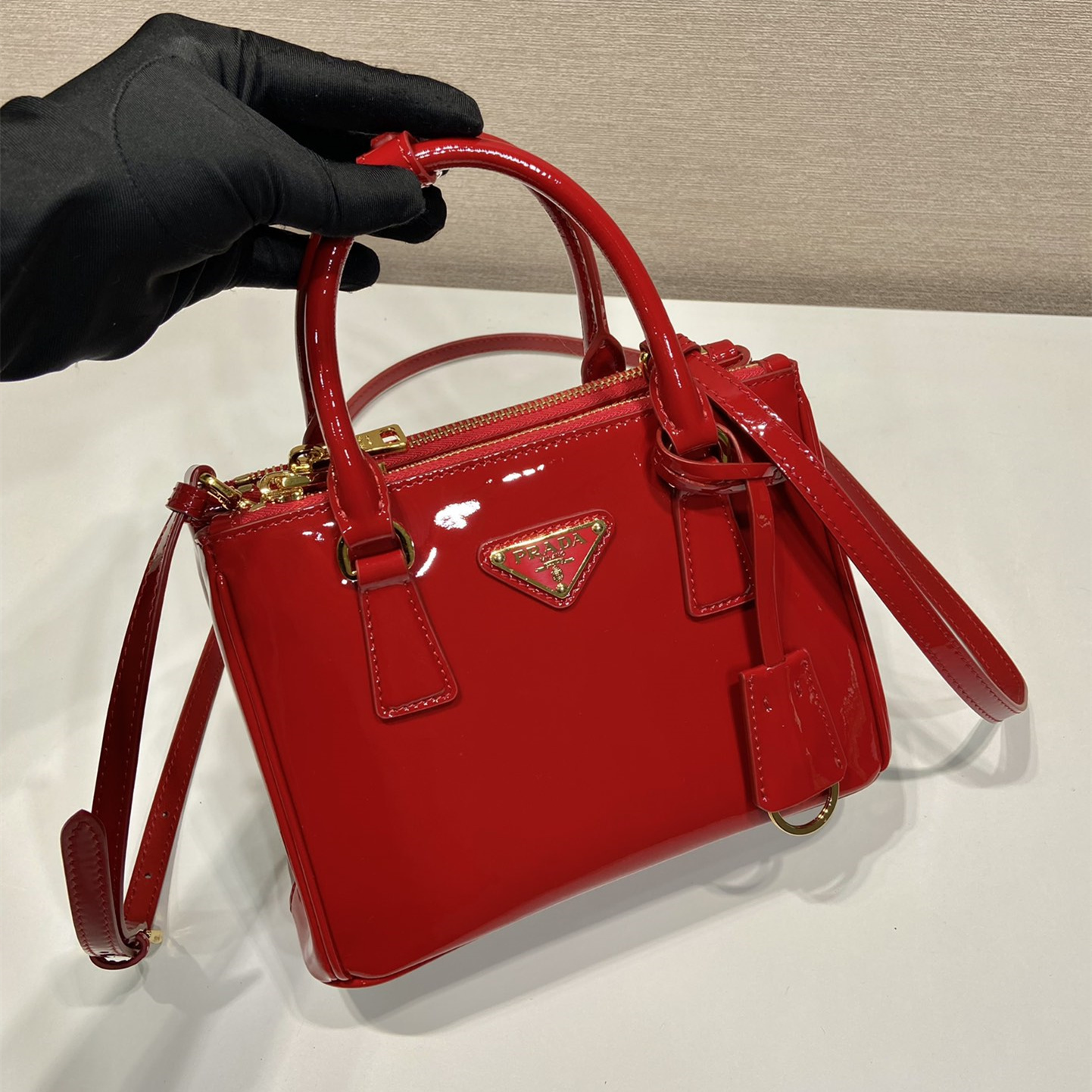 高仿Prada*Galleria系列1BA906漆皮單肩手提包櫻桃紅mini純原版本
