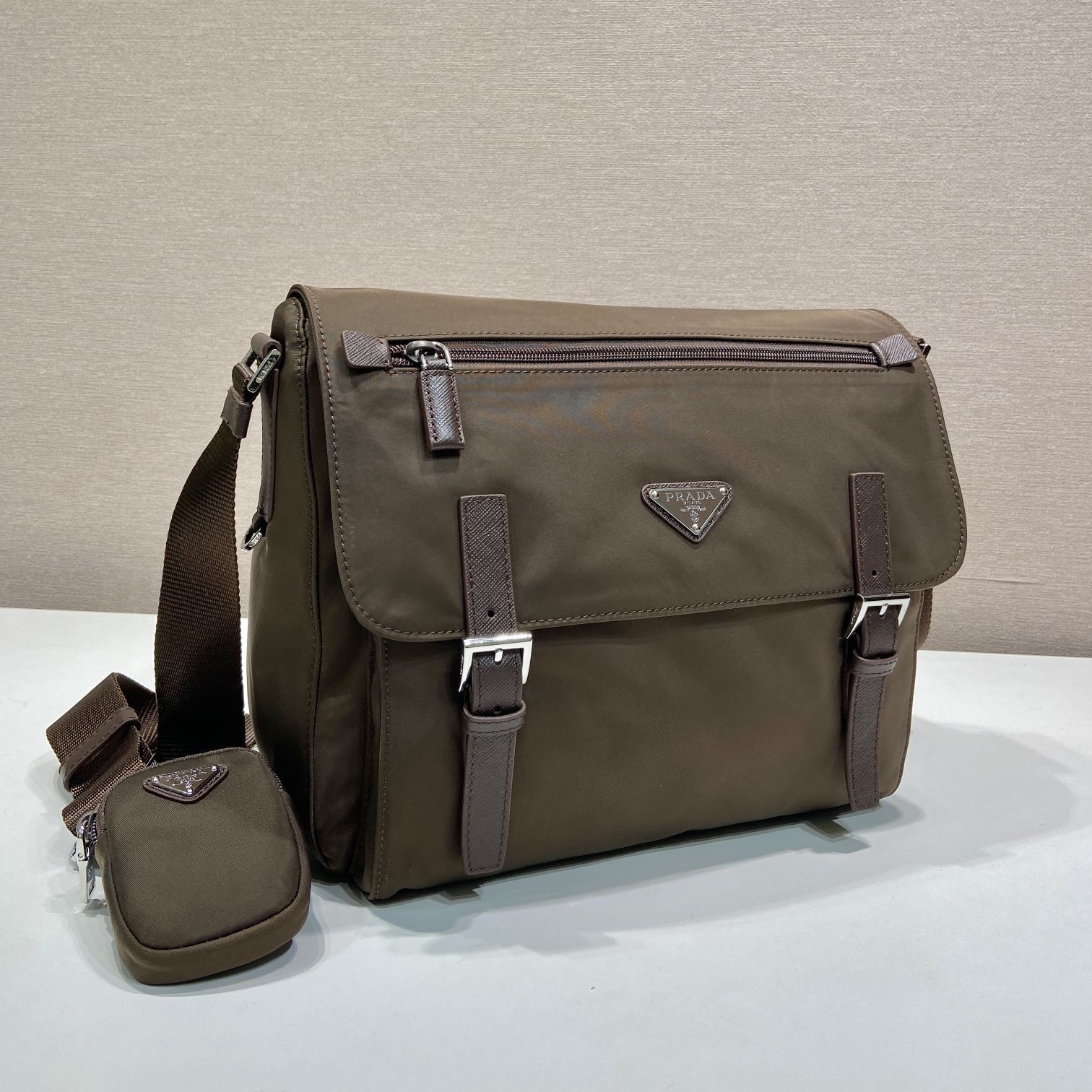 高仿Prada*Re-Nylon系列1BD953尼龍郵差包深褐色純原版本