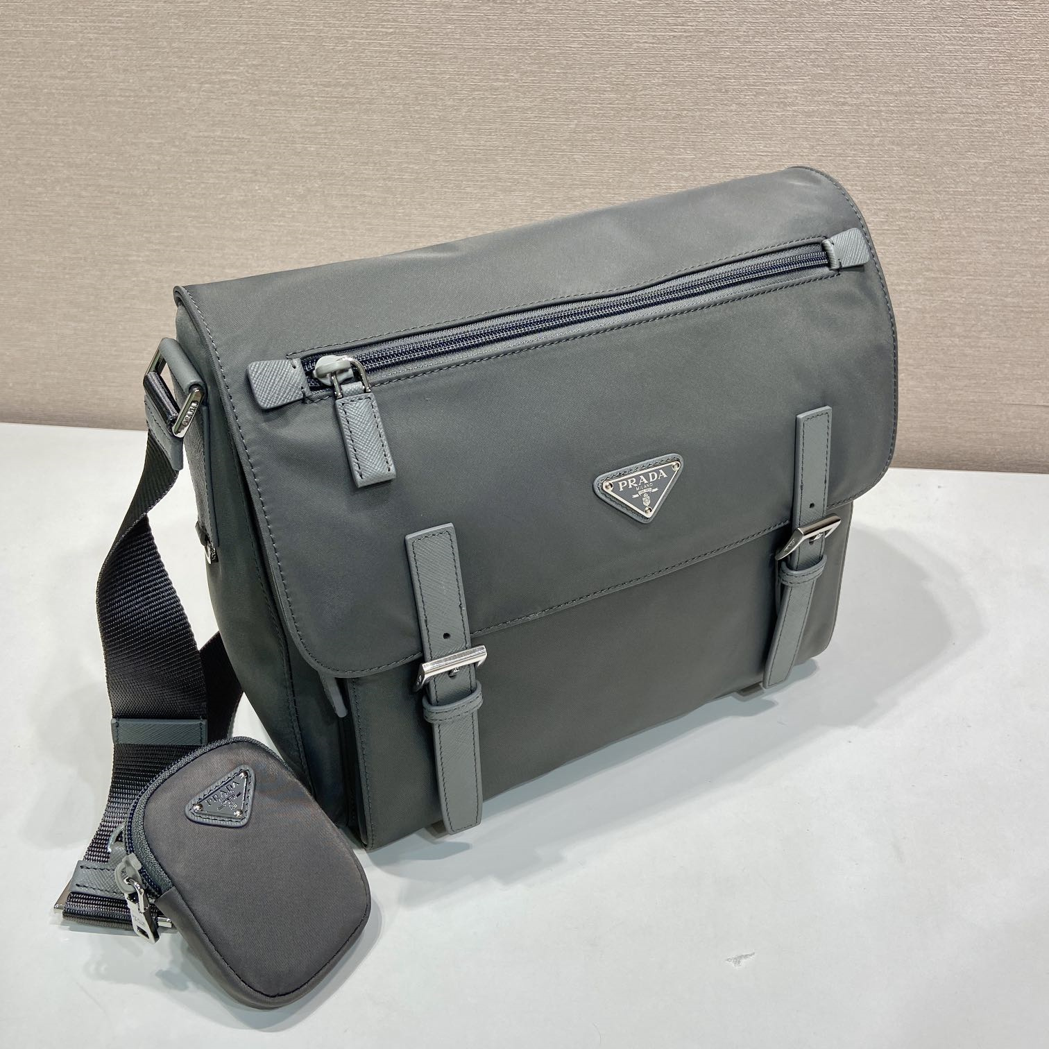 高仿Prada*Re-Nylon系列1BD953尼龍郵差包水銀灰純原版本