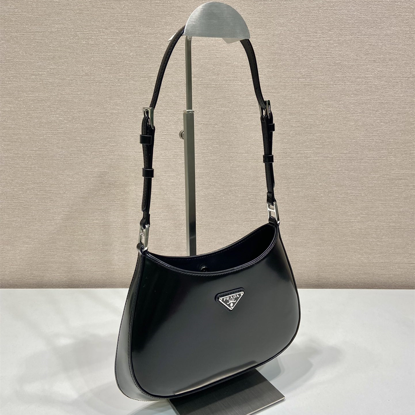高仿Prada*Cleo系列1BD311亮面牛皮Hobo手提包黑色純原版本