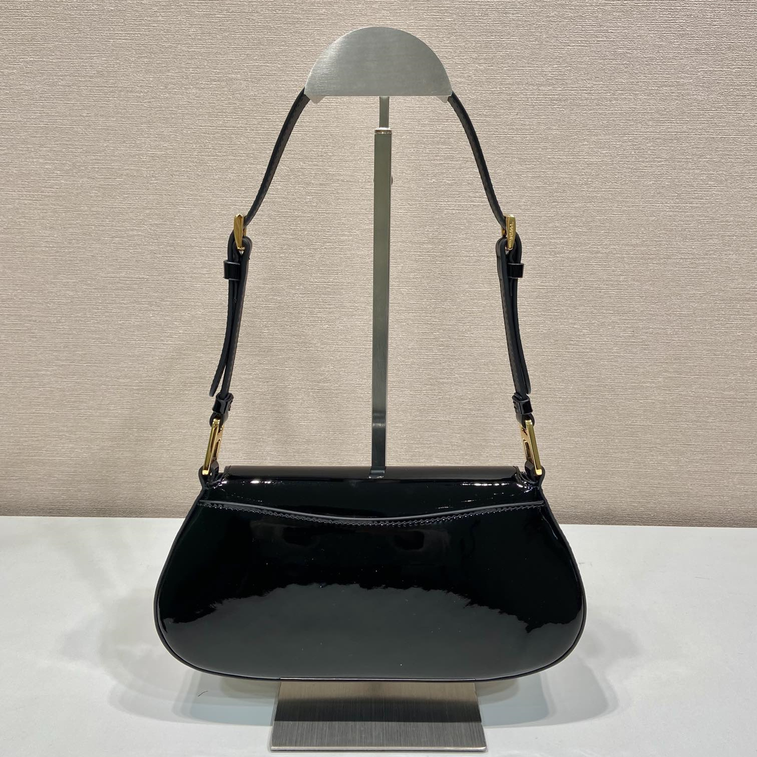 高仿Prada*1BD355徽標漆皮單肩包黑色純原版本