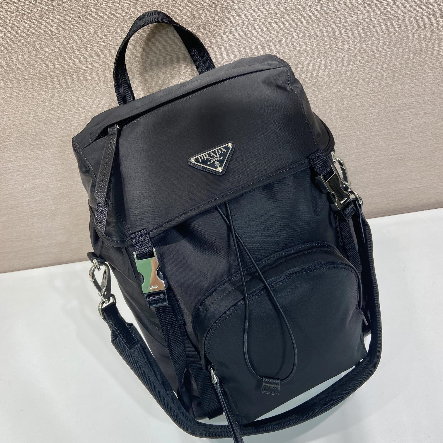 高仿Prada*Re-Nylon系列1BZ039尼龍雙肩包黑色純原版本