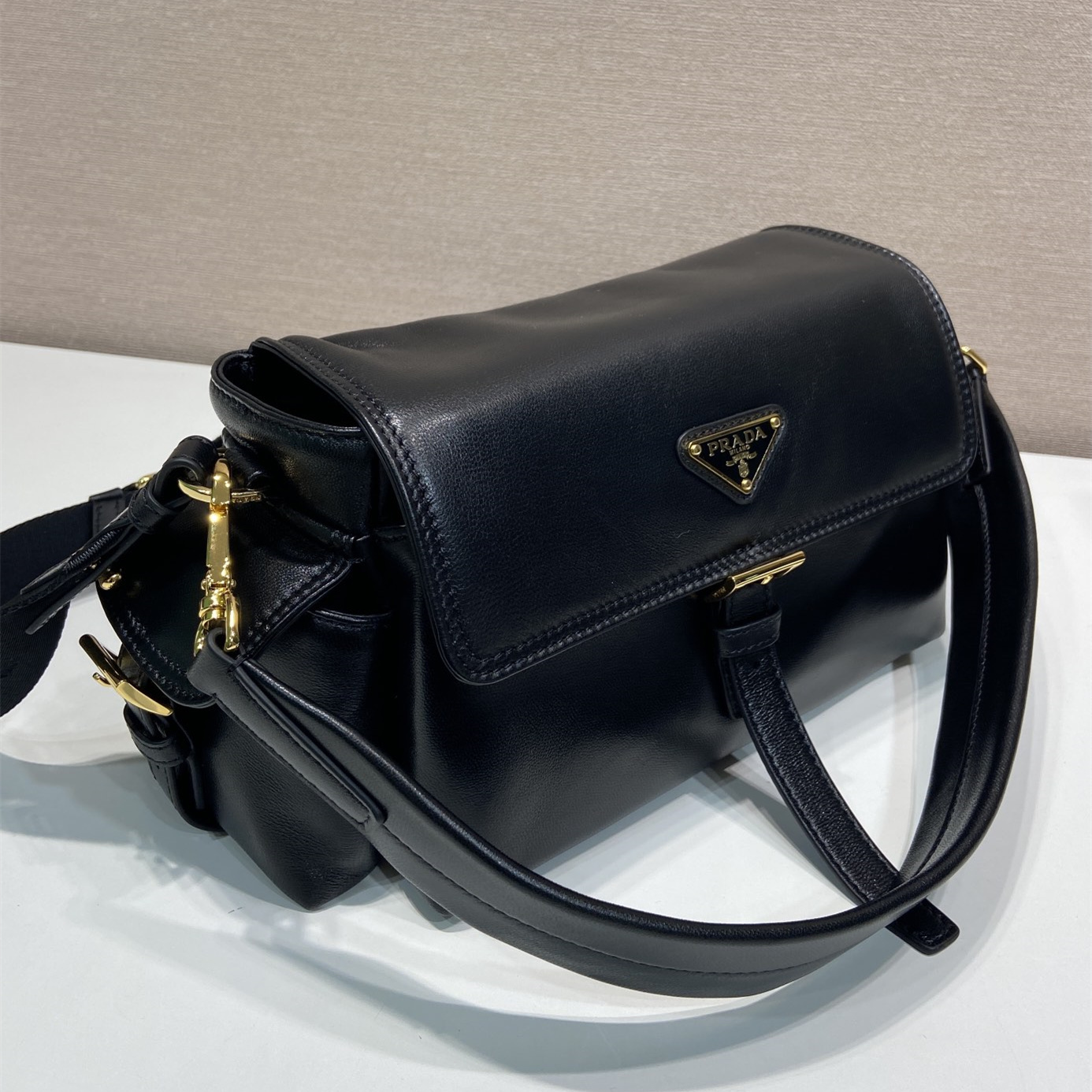 高仿Prada*Explore系列1BD394羊皮單肩包黑色中號純原版本