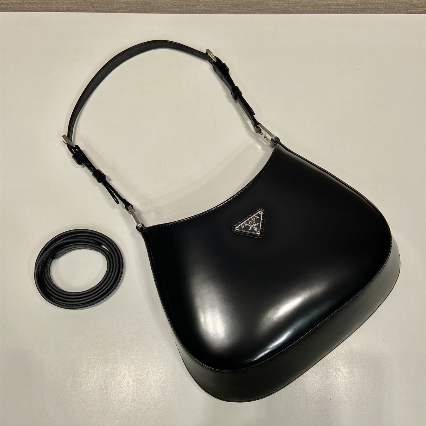 高仿Prada*Cleo系列1BD311亮面牛皮Hobo手提包黑色純原版本