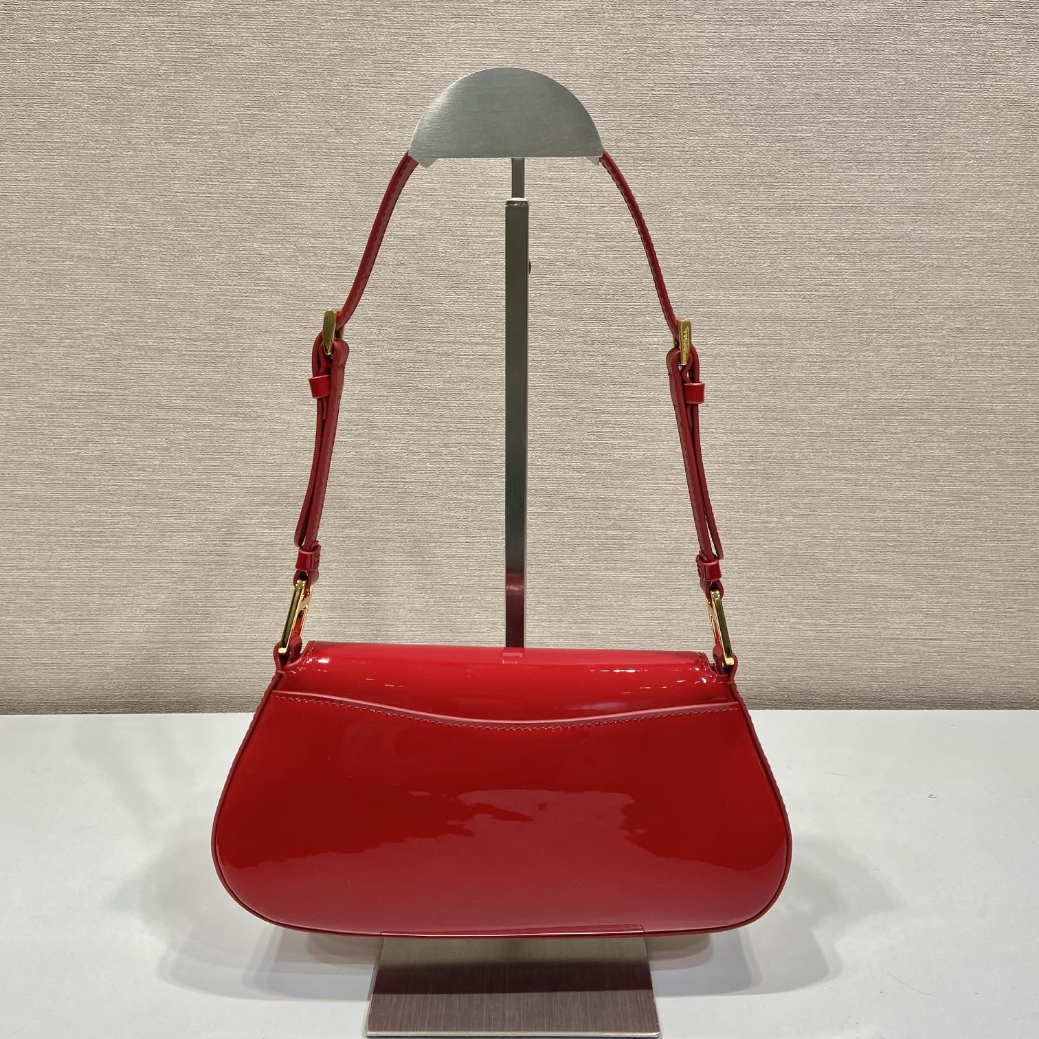 高仿Prada*1BD355徽標漆皮單肩包櫻桃紅純原版本