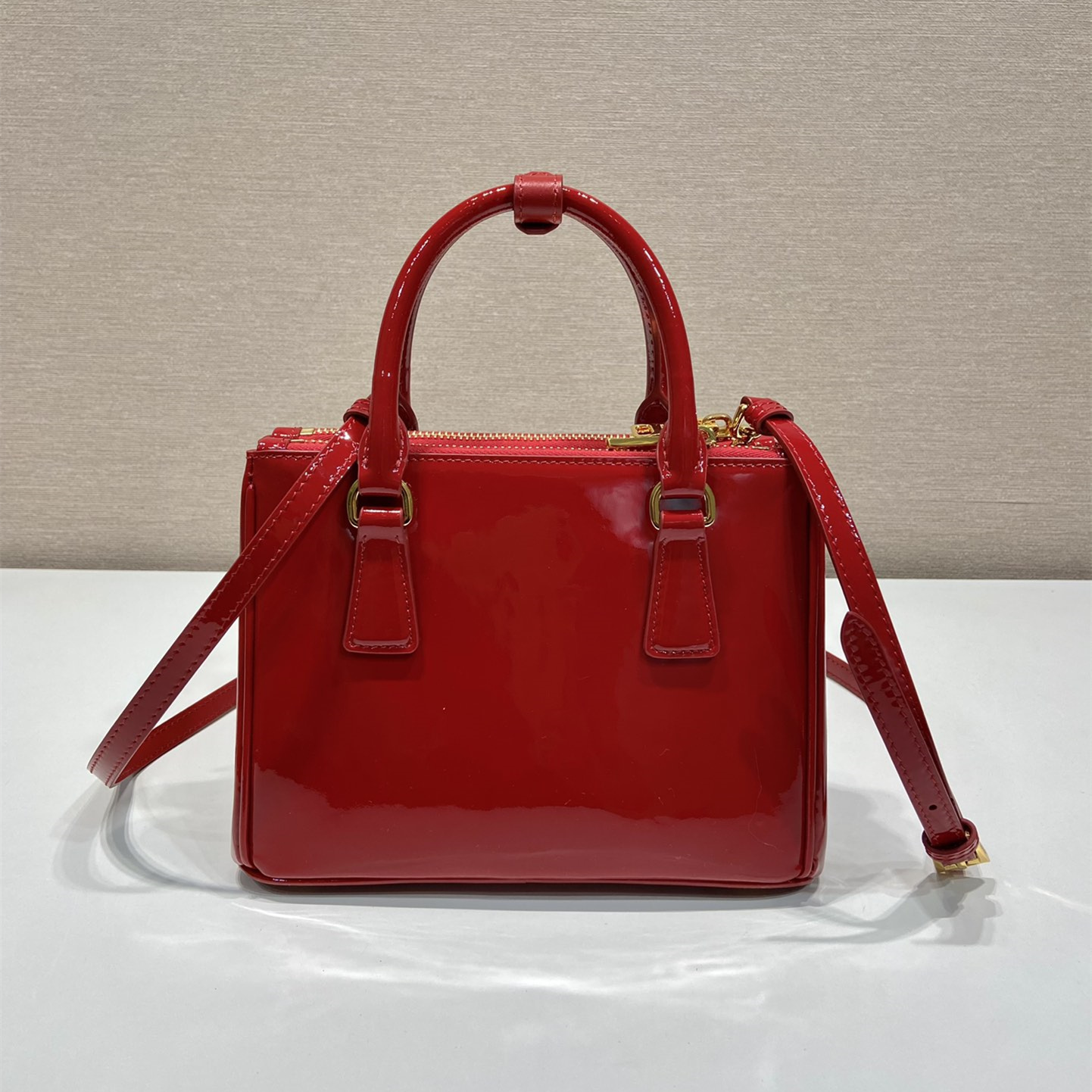 高仿Prada*Galleria系列1BA906漆皮單肩手提包櫻桃紅mini純原版本