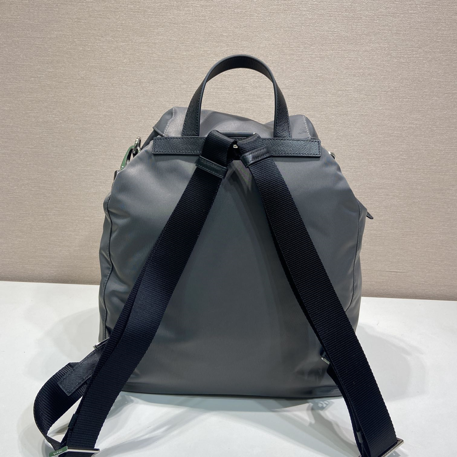 高仿Prada*Re-Nylon系列2VZ110尼龍雙肩背囊男女同款灰色純原版本