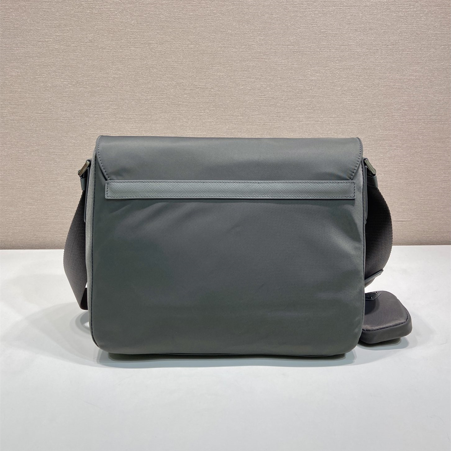 高仿Prada*Re-Nylon系列1BD953尼龍郵差包水銀灰純原版本
