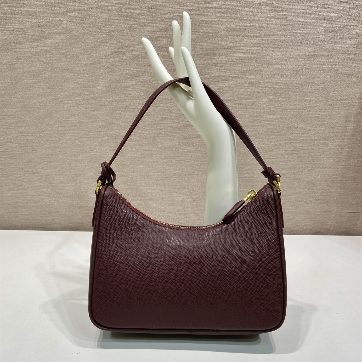 高仿Prada*Re-Edition2005系列1N204W牛皮腋下包酒紅色mini純原版本