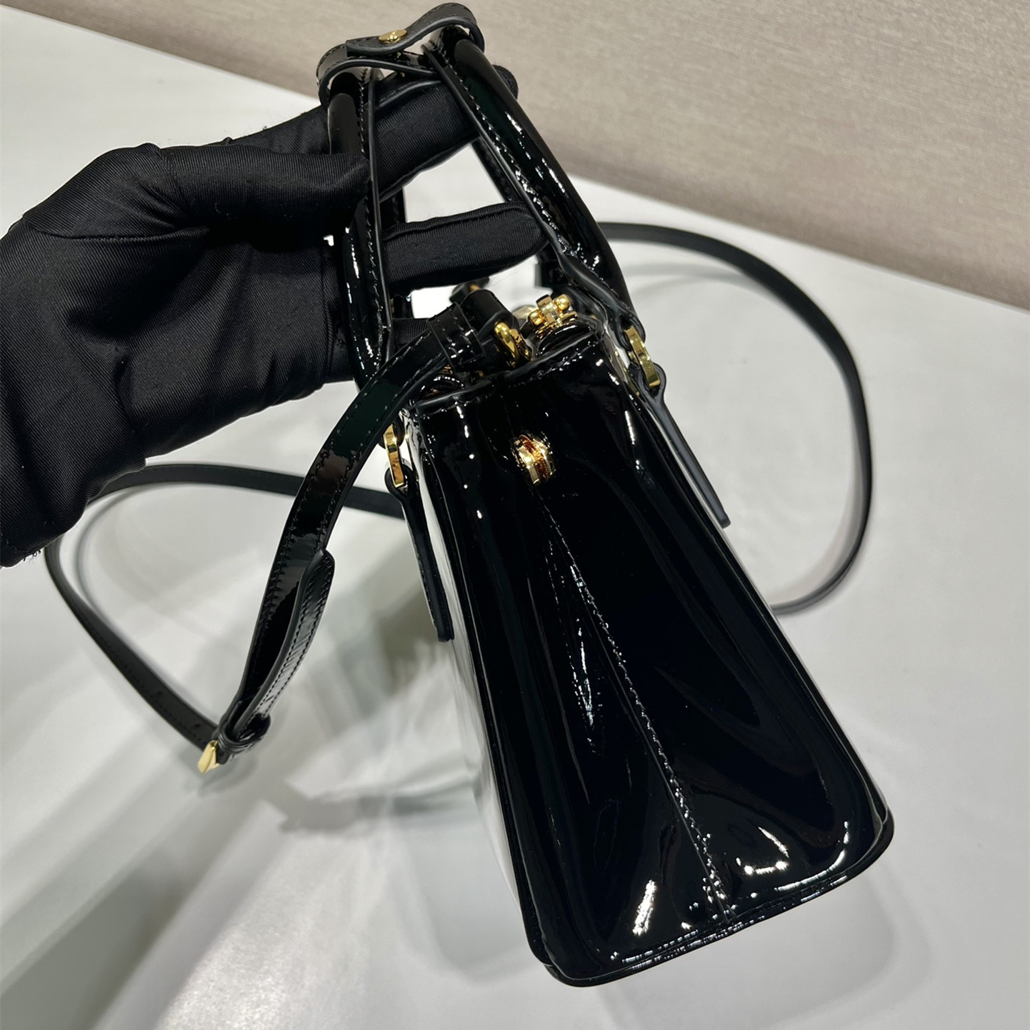高仿Prada*Galleria系列1BA906漆皮單肩手提包黑色mini純原版本