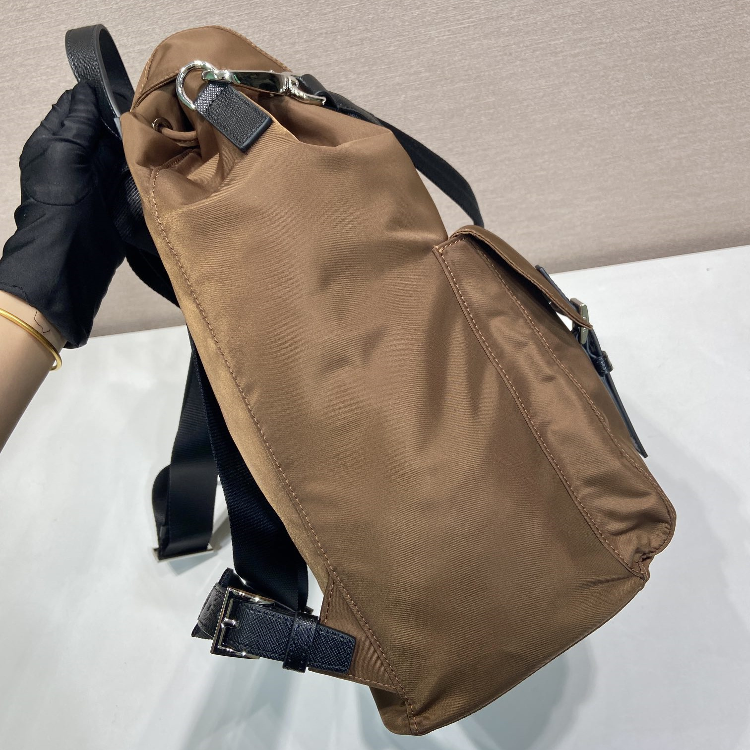 高仿Prada*Re-Nylon系列2VZ110尼龍雙肩背囊男女同款棕色純原版本