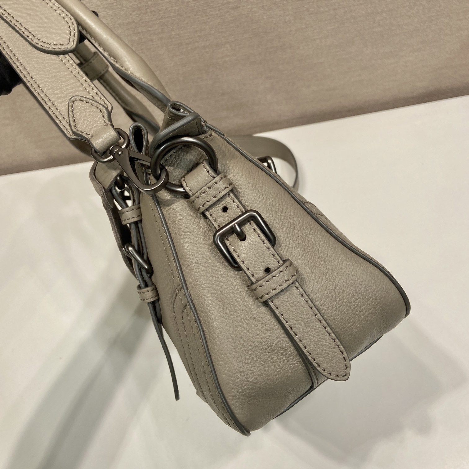 高仿Prada*Borsa系列1BG604鹿皮單肩手提包灰色大號純原版本