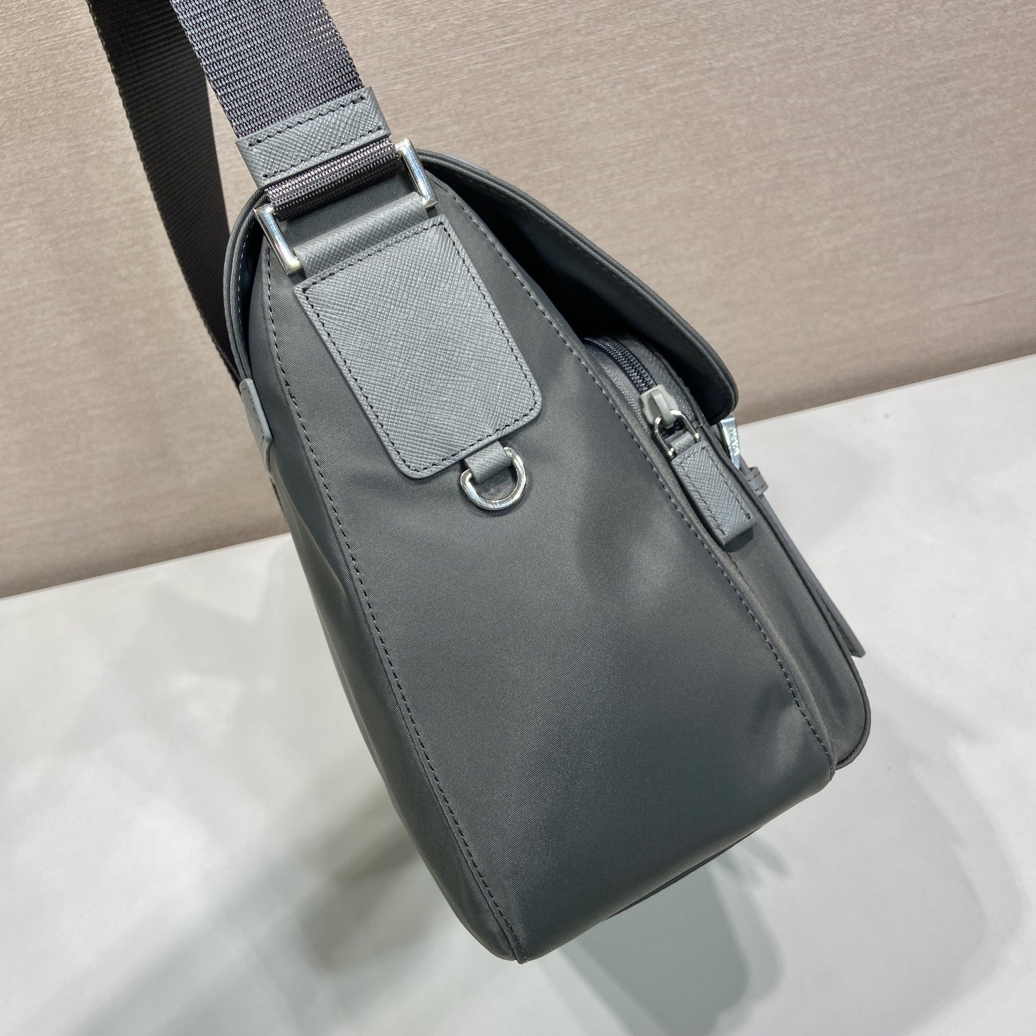 高仿Prada*Re-Nylon系列1BD953尼龍郵差包水銀灰純原版本