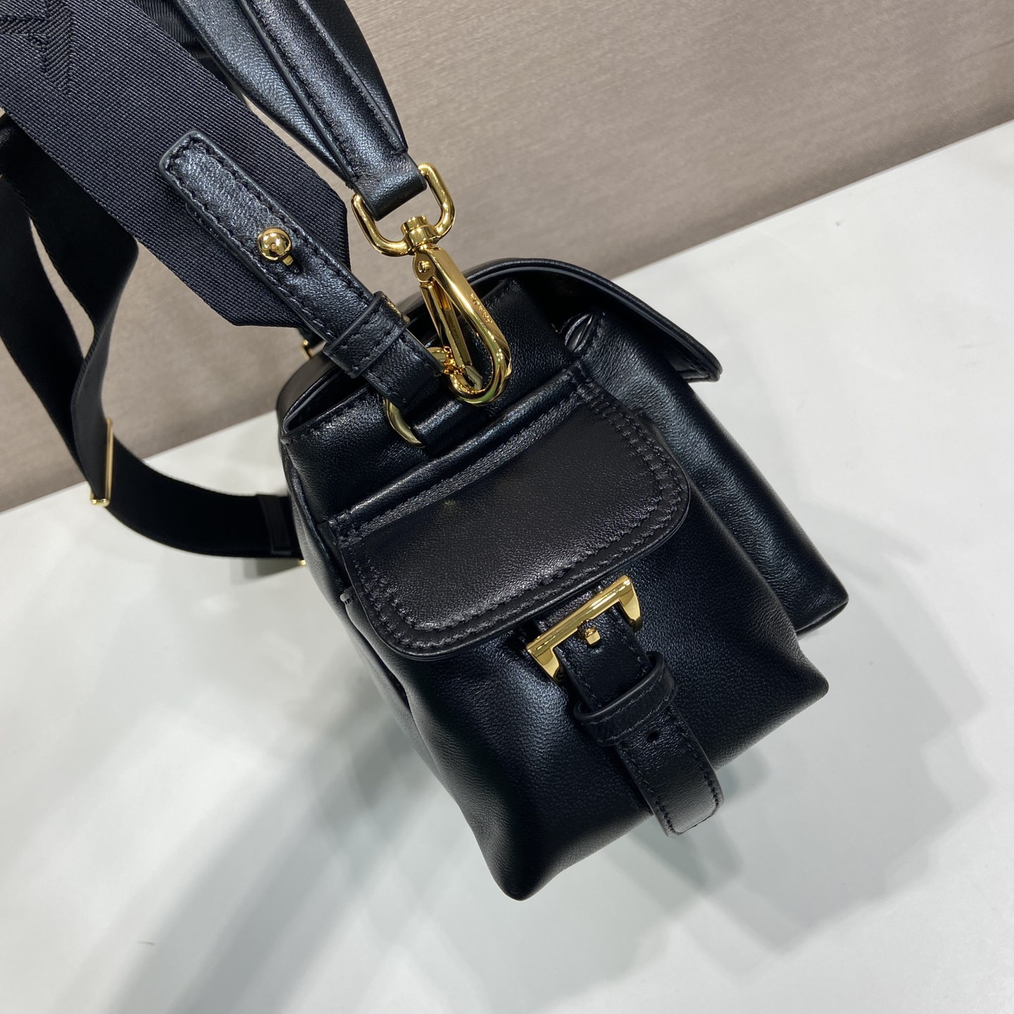 高仿Prada*Explore系列1BD394羊皮單肩包黑色中號純原版本