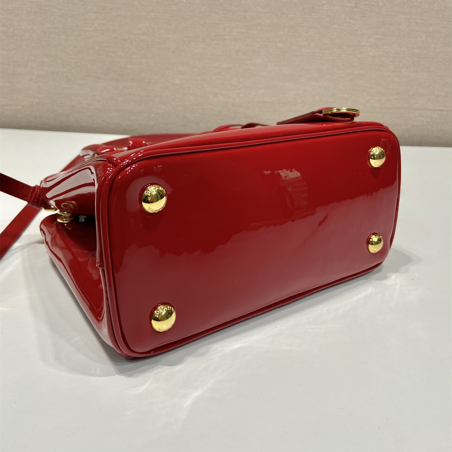 高仿Prada*Galleria系列1BA906漆皮單肩手提包櫻桃紅mini純原版本