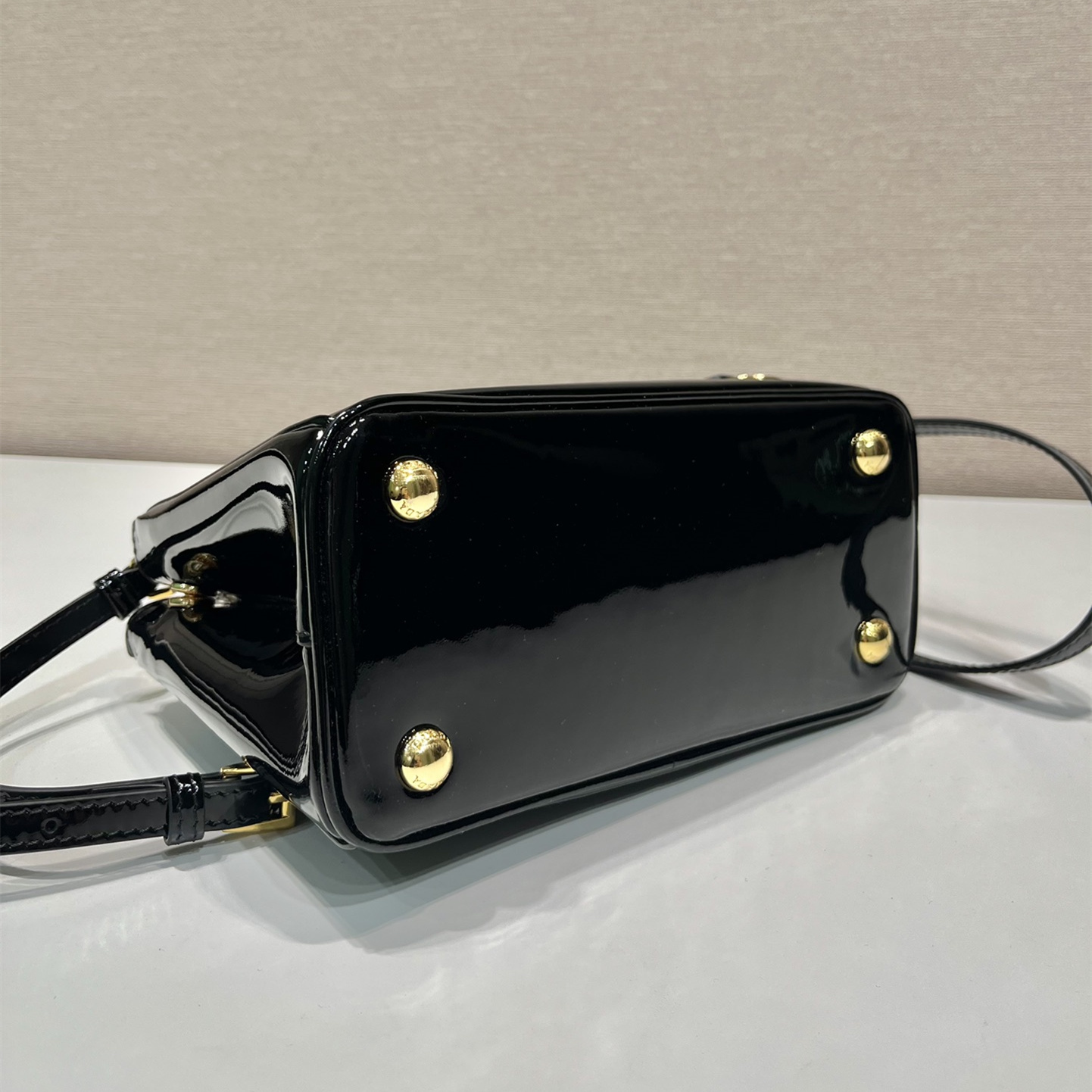 高仿Prada*Galleria系列1BA906漆皮單肩手提包黑色mini純原版本
