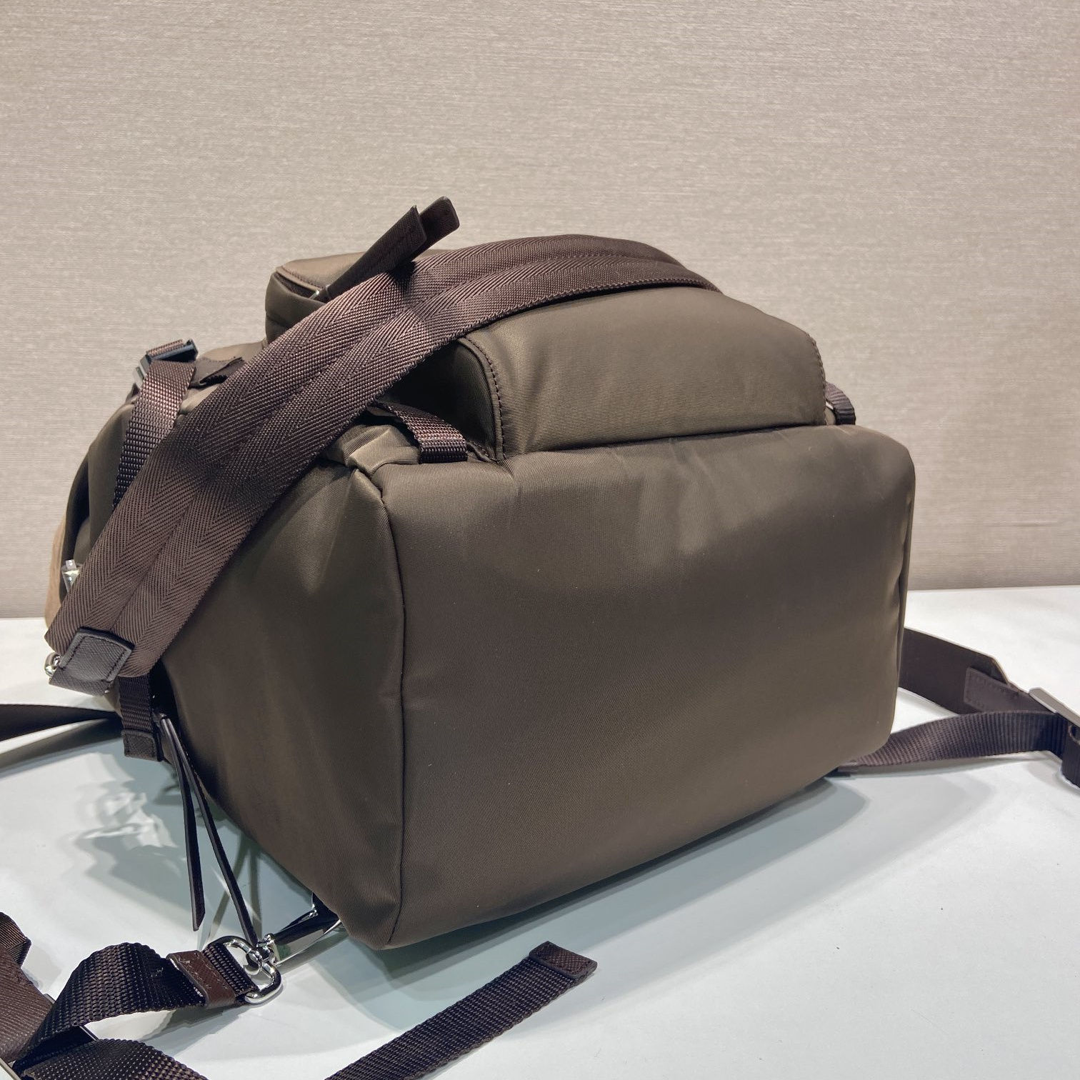 高仿Prada*Re-Nylon系列1BZ039尼龍雙肩包深褐色純原版本