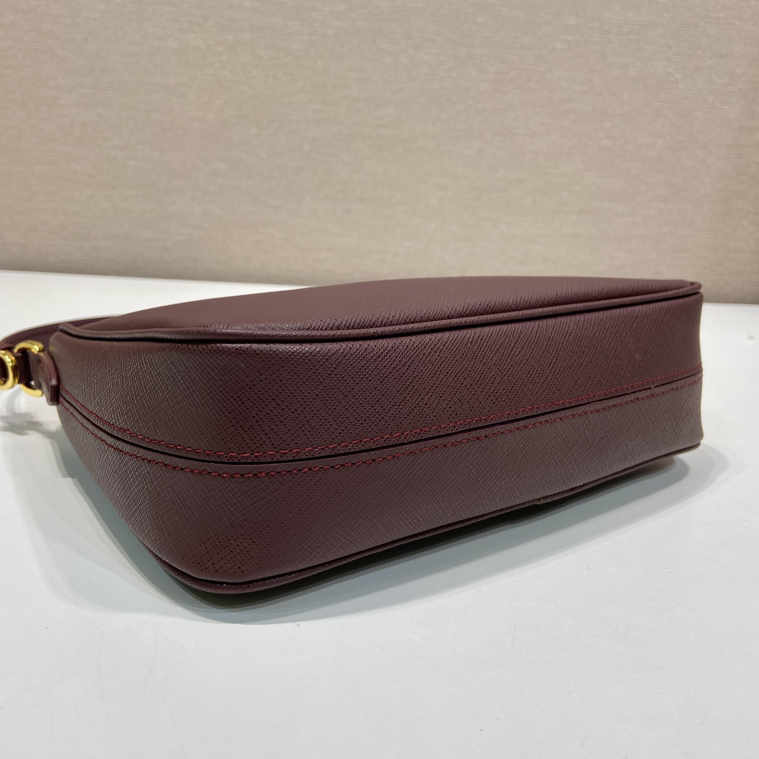 高仿Prada*Re-Edition2005系列1N204W牛皮腋下包酒紅色mini純原版本